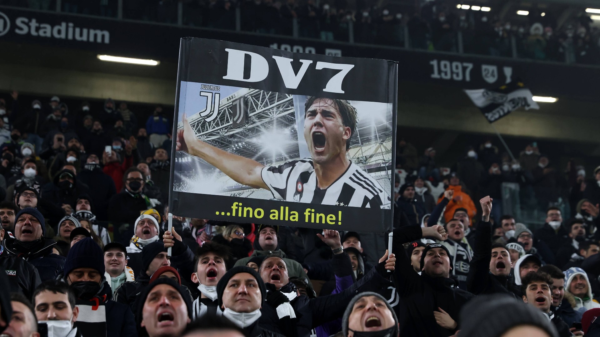 Striscione dei tifosi juventini per Dusan Vlahovic