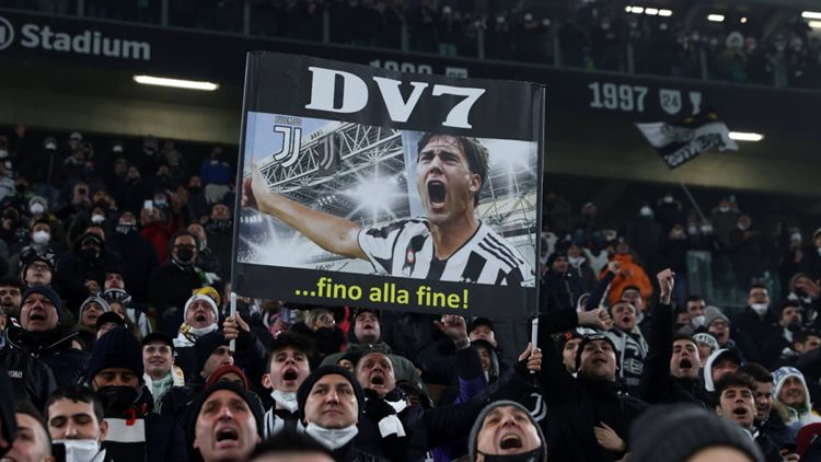 Striscione dei tifosi juventini per Dusan Vlahovic