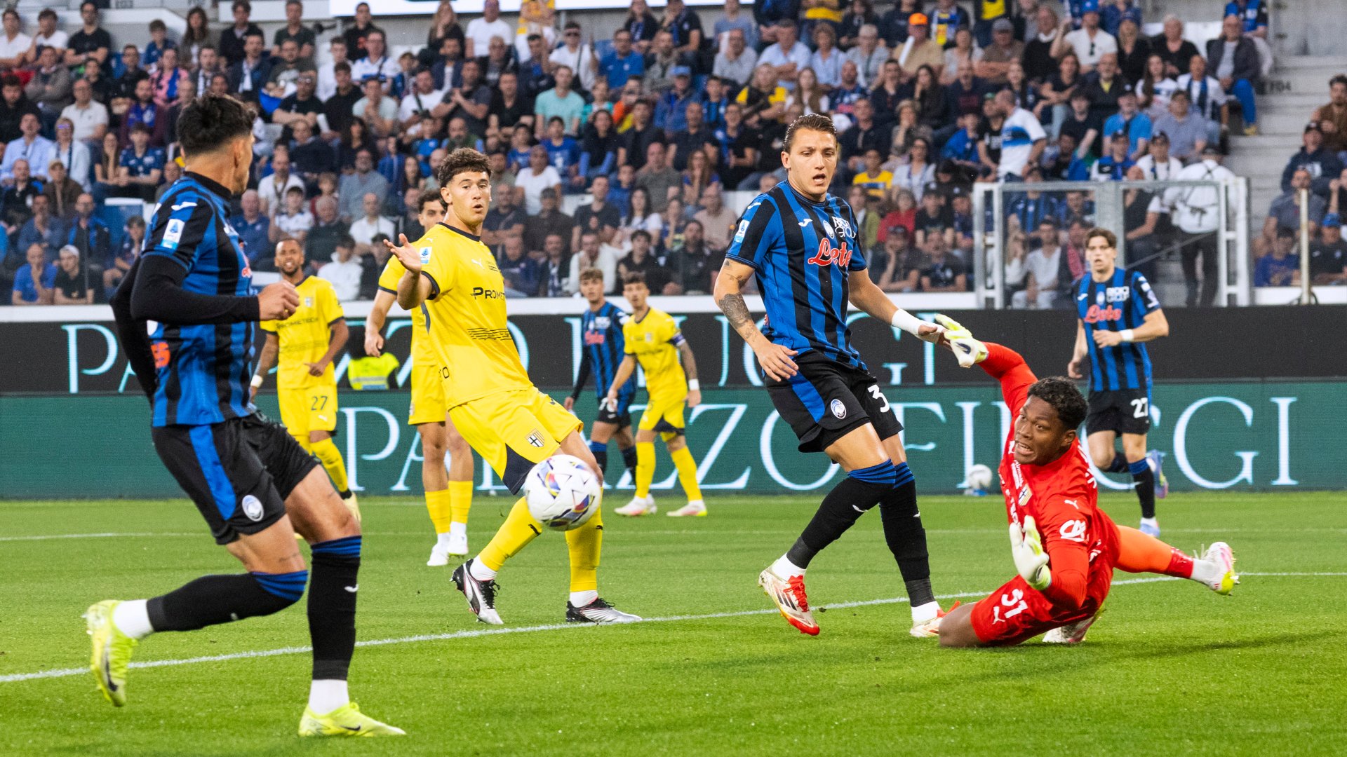 2025-05-25-atalanta-retegui-parma-zion-suzuki