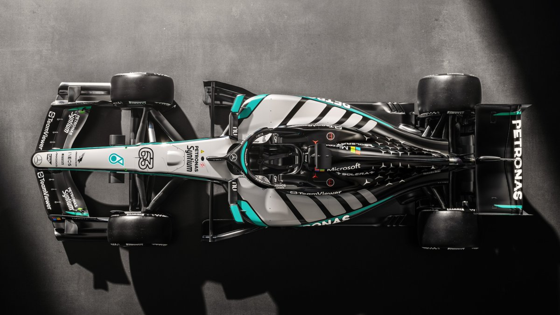 Presentación Mercedes Mundial F1 2026 con George Russell y Kimi