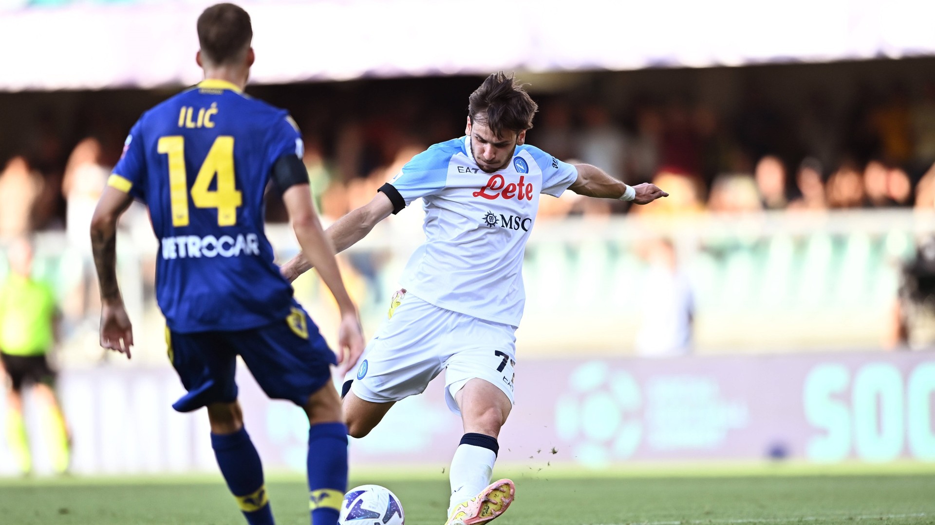 Kvaratshkelia del Napoli contro il Verona in Serie A