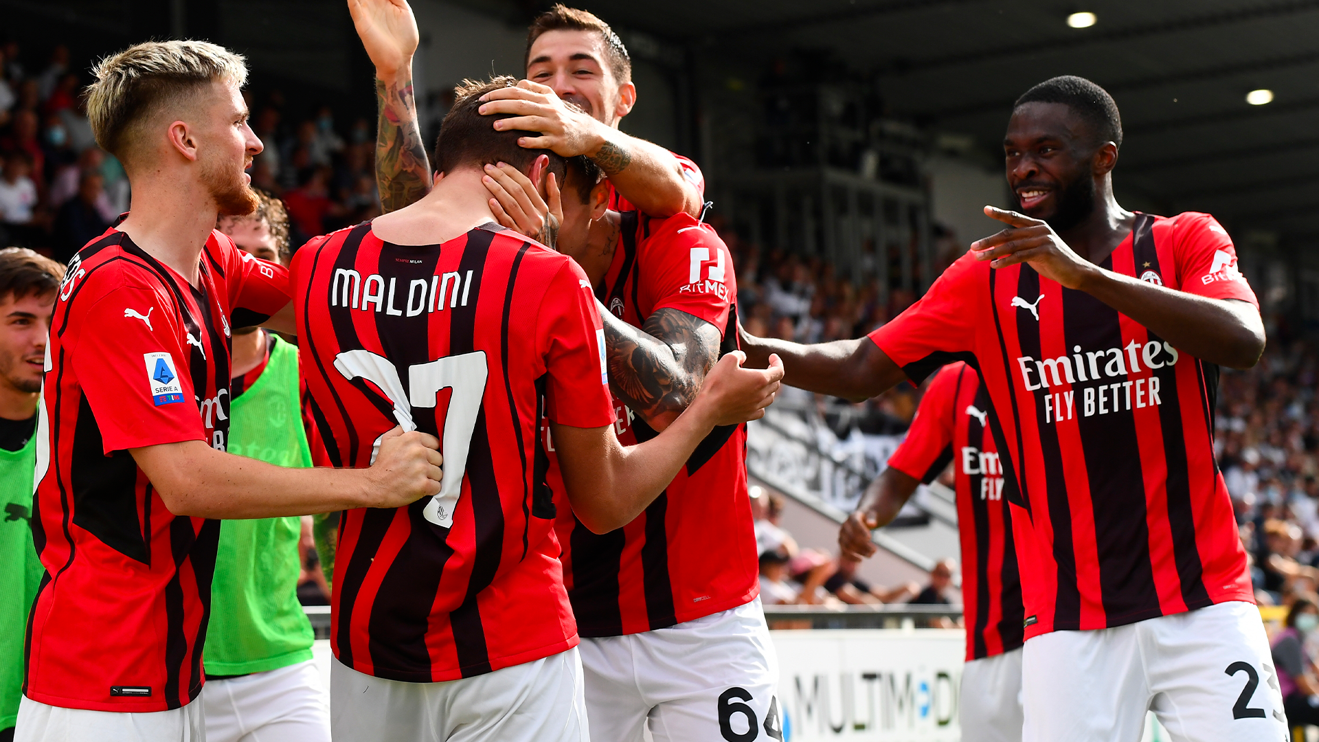 I compagni festeggiano Daniel Maldini