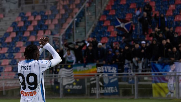 Serie A TIM, 2021/22: Moustapha Cissé celebra la vittoria al Dall'Ara, Bologna-Atalanta 0-1