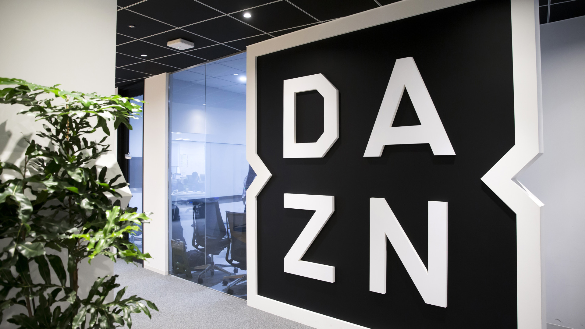 DAZN-Sign 02082017