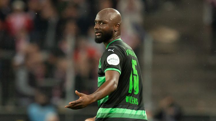Jetro Willems Fürth Bundesliga 13102021