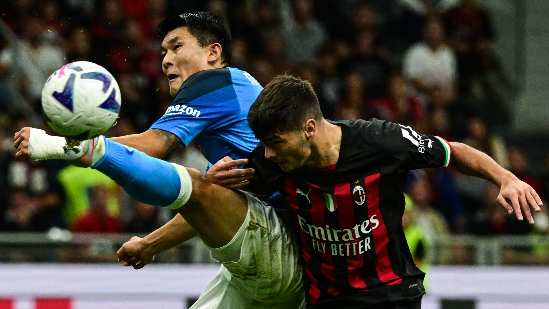 Il difensore del Napoli Kim Minjae in chiusura su Diaz del Milan