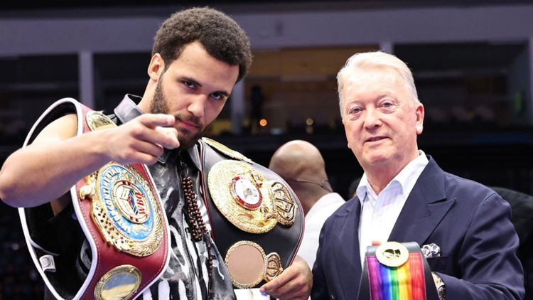 Moses Itauma y Frank Warren