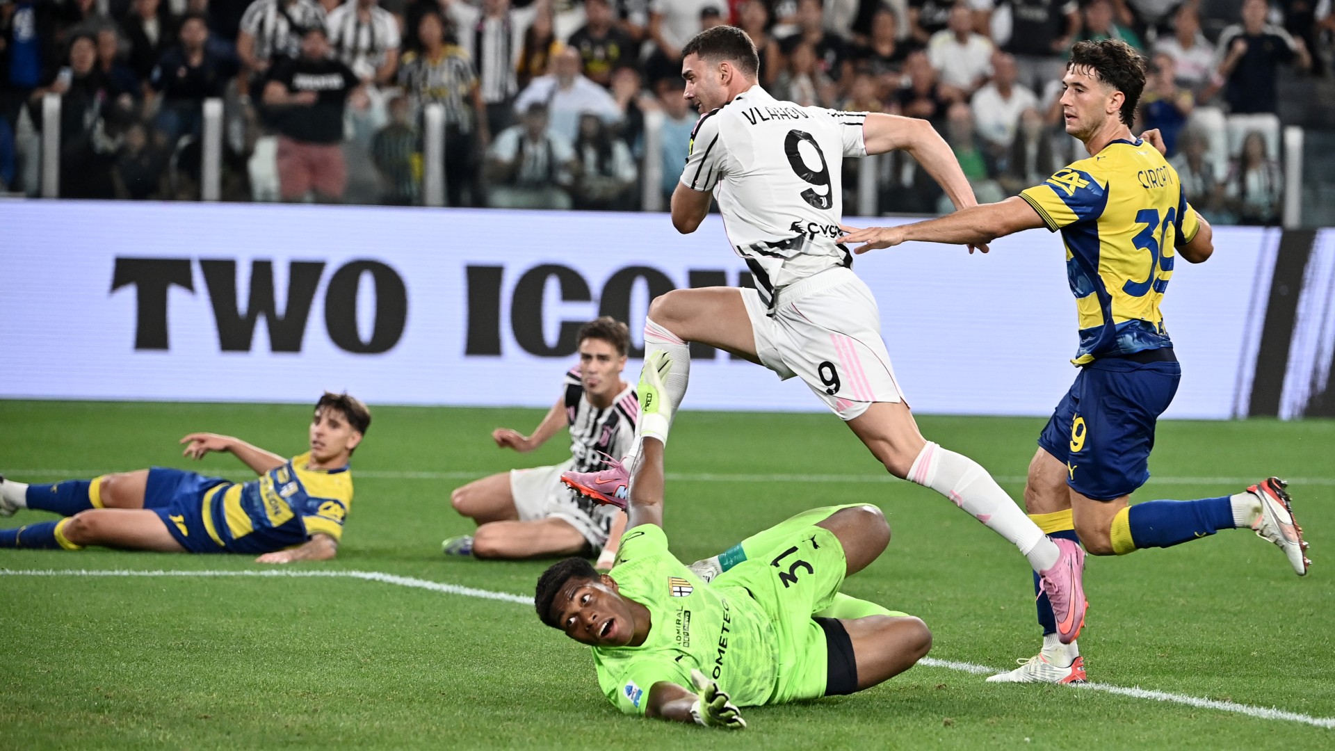 2025-08-24-parma-zion-suzuki-juventus-vlahovic