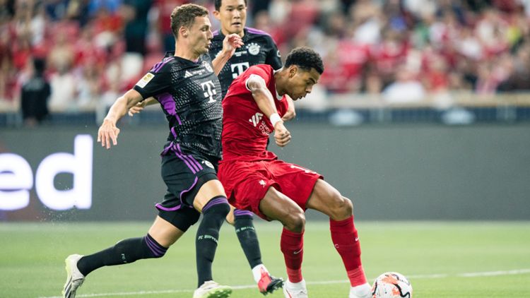 Cody Gakpo FC Liverpool Benjamin Pavard Bayern München 02082023