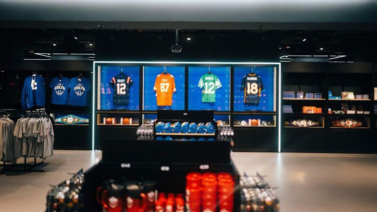 NFL Shop Santiago Bernabéu: horario, cómo llegar y dónde comprar ...