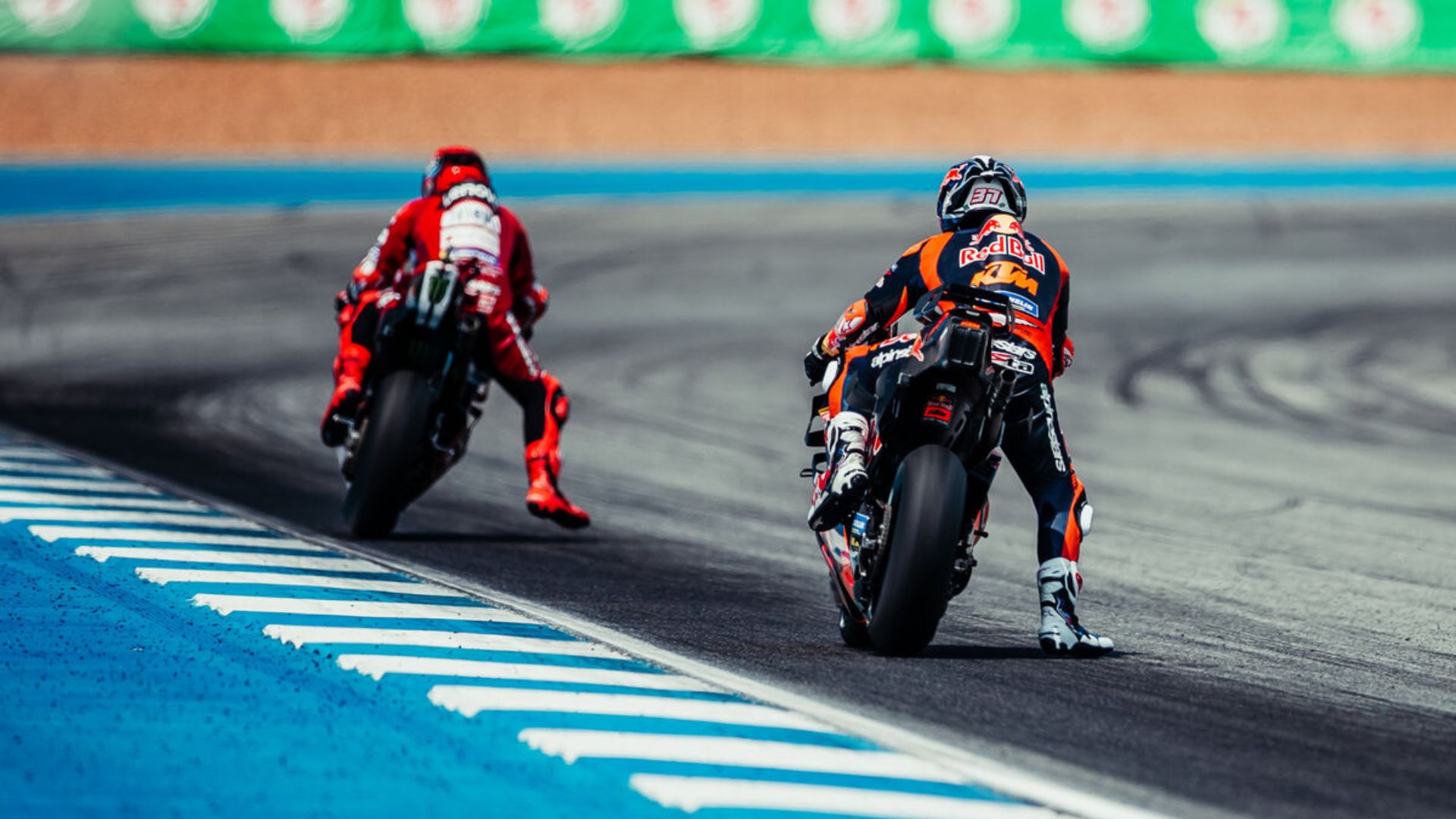 Marc Márquez y su conversación con Gigi Dall’Igna tras el incidente con ...