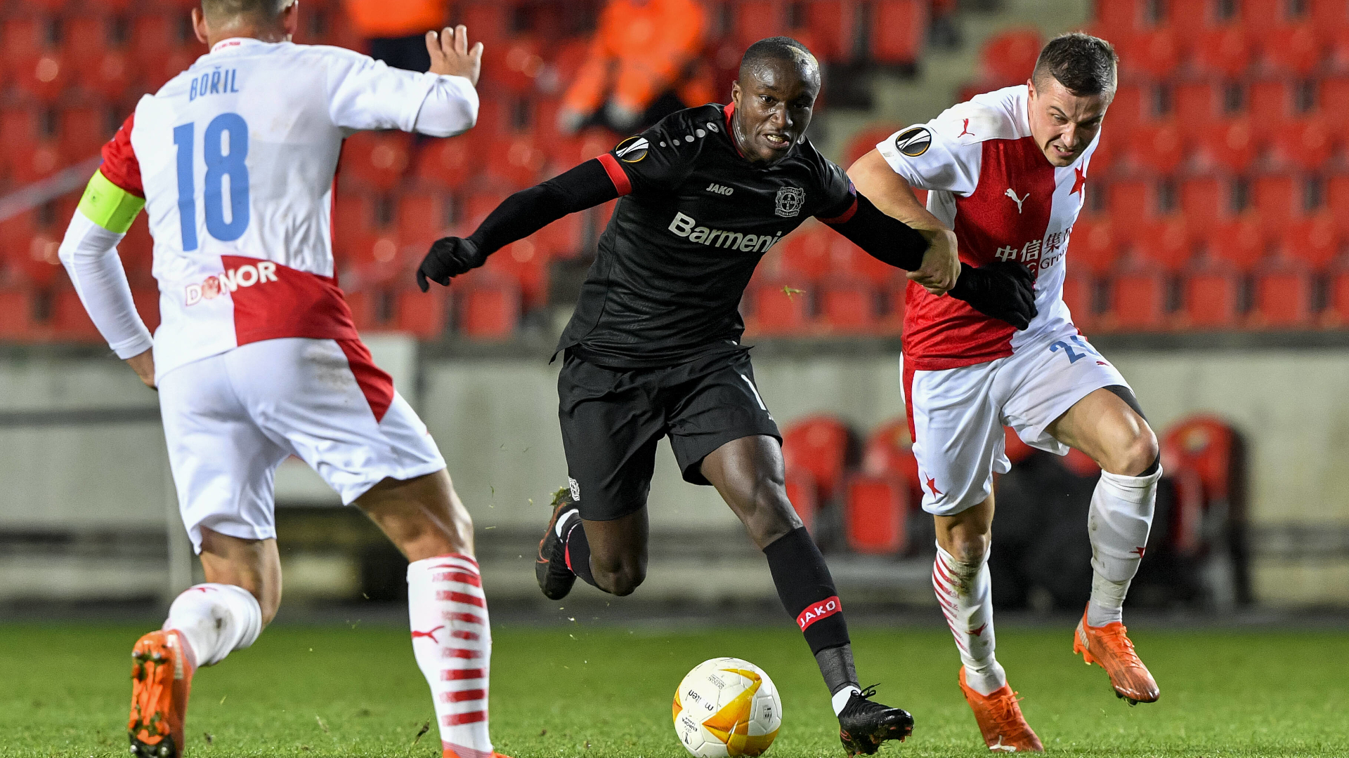 ONLY GERMANY Slavia Prag vs. Bayer 04 Leverkusen Moussa Diaby (LEV) Thomas Malinsky (SLA) 29102020