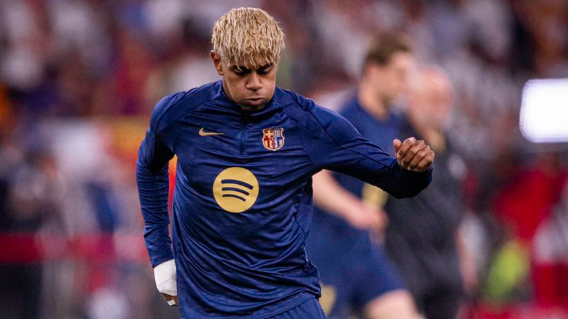 Lamine Yamal, FC Barcelona, peinado rubio