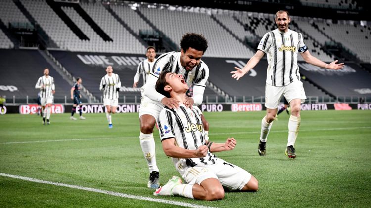 Dybala esulta con McKennie