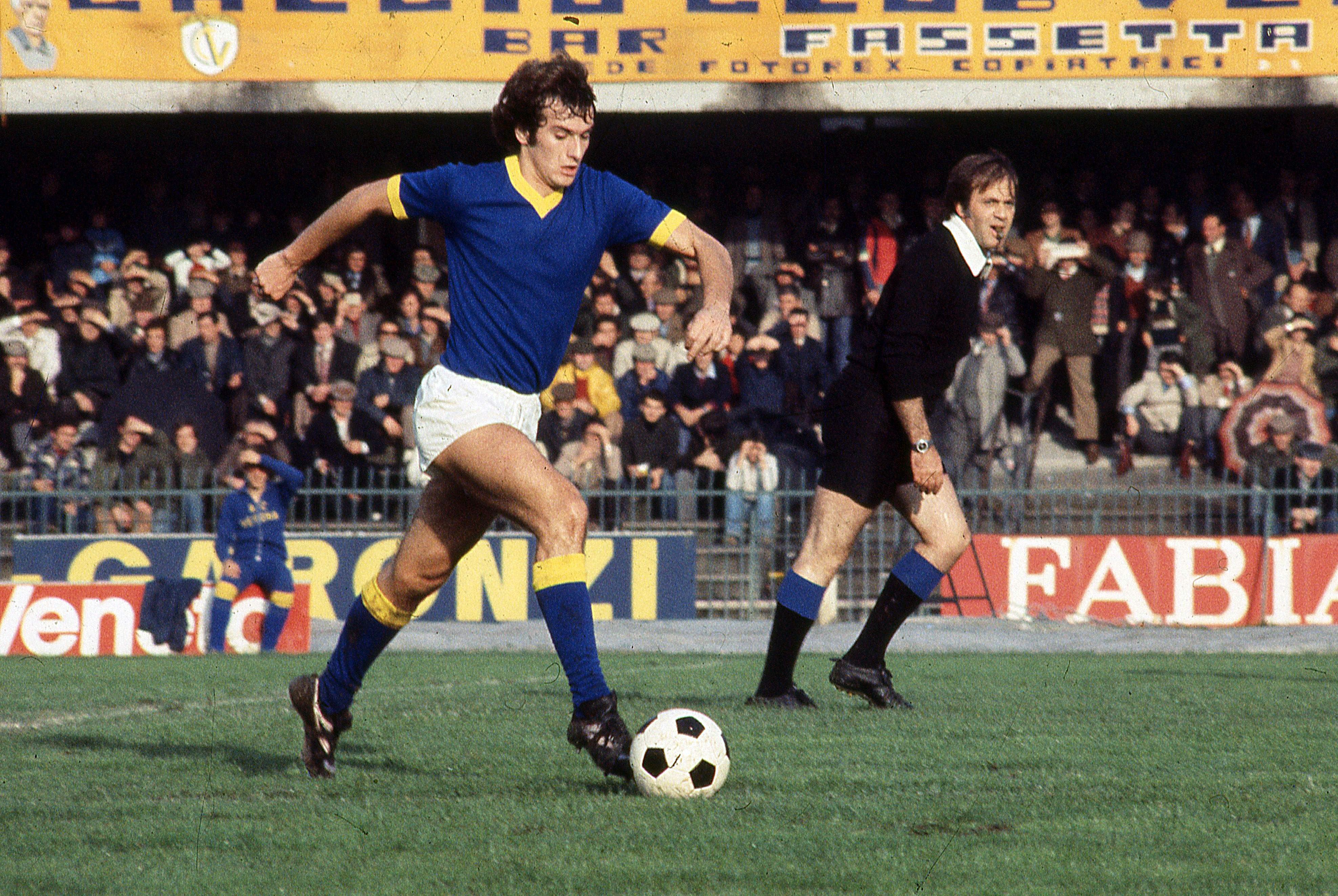 Francesco Guidolin con la maglia dell'Hellas Verona nel 1975