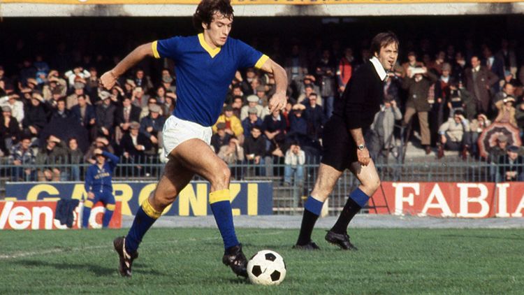 Francesco Guidolin con la maglia dell'Hellas Verona nel 1975