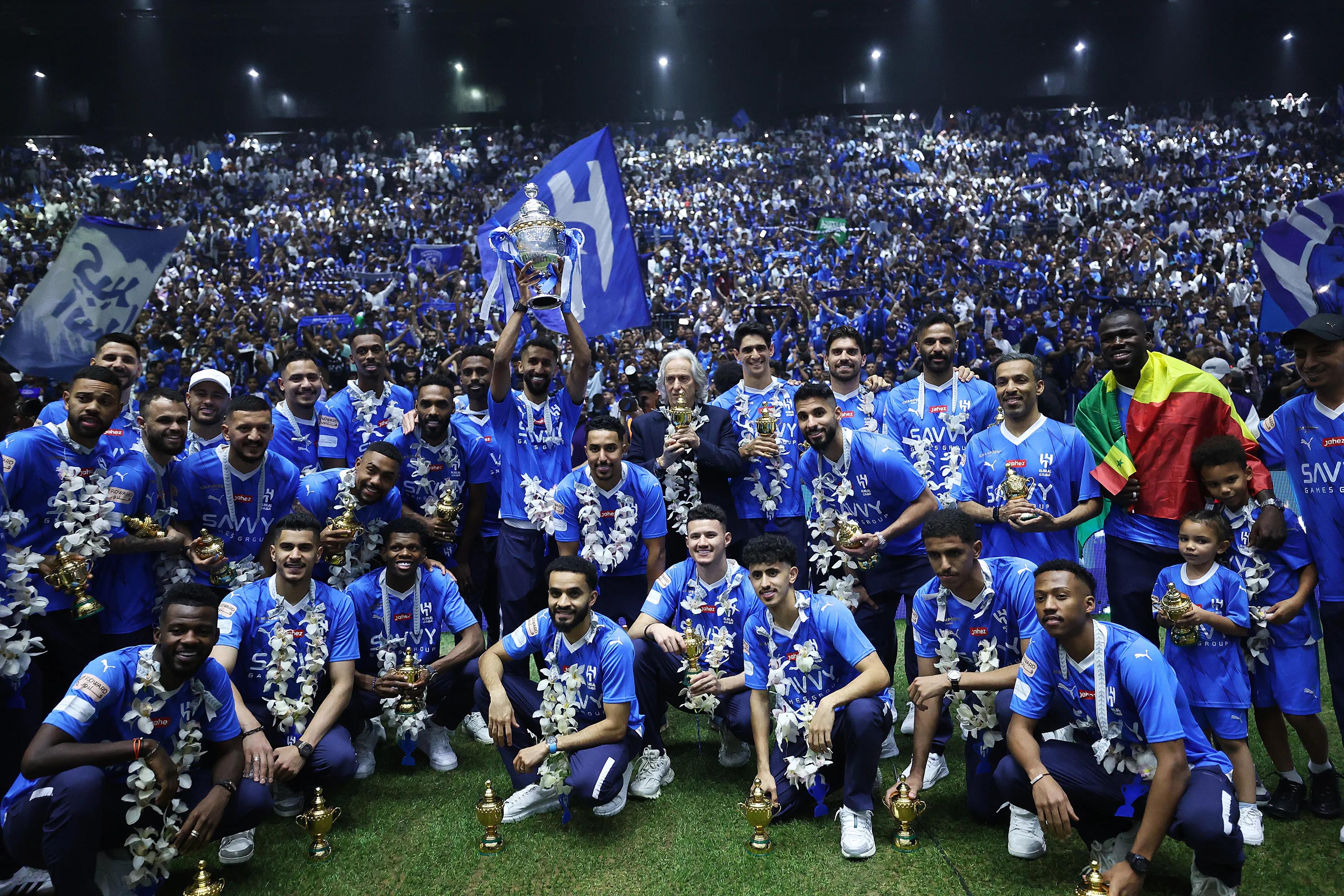 transform-840054d5-fb0b-4e00-bf7f-7e2b7adf84d4-Al-Hilal-celebrate-Saudi-Pro-League-trophy-2024