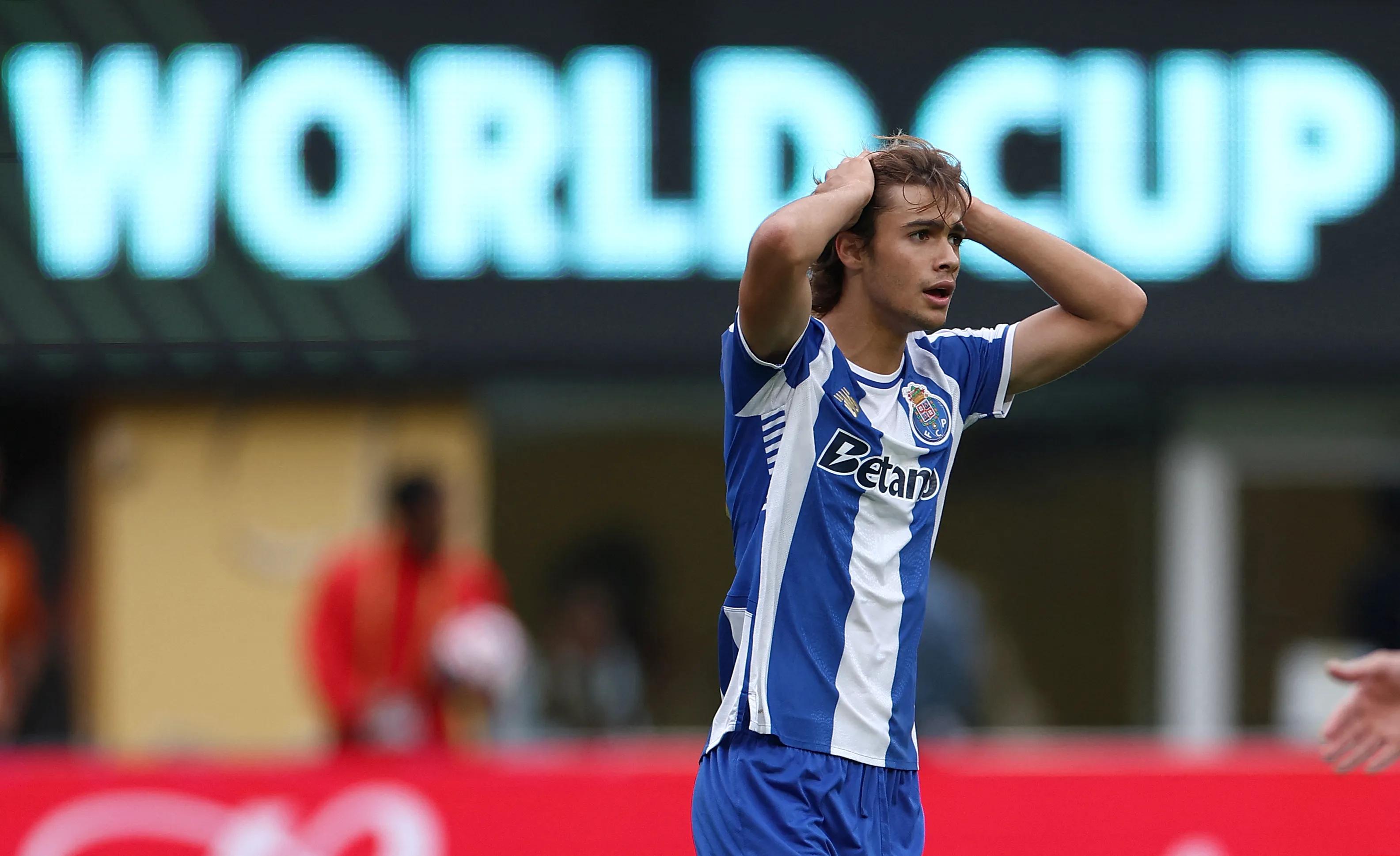 transform-7d4d816a-938f-4407-9cd0-25777c1cd560-FC-Porto-s-Rodrigo-Mora-reacts-during-a-match-against-Palmeiras