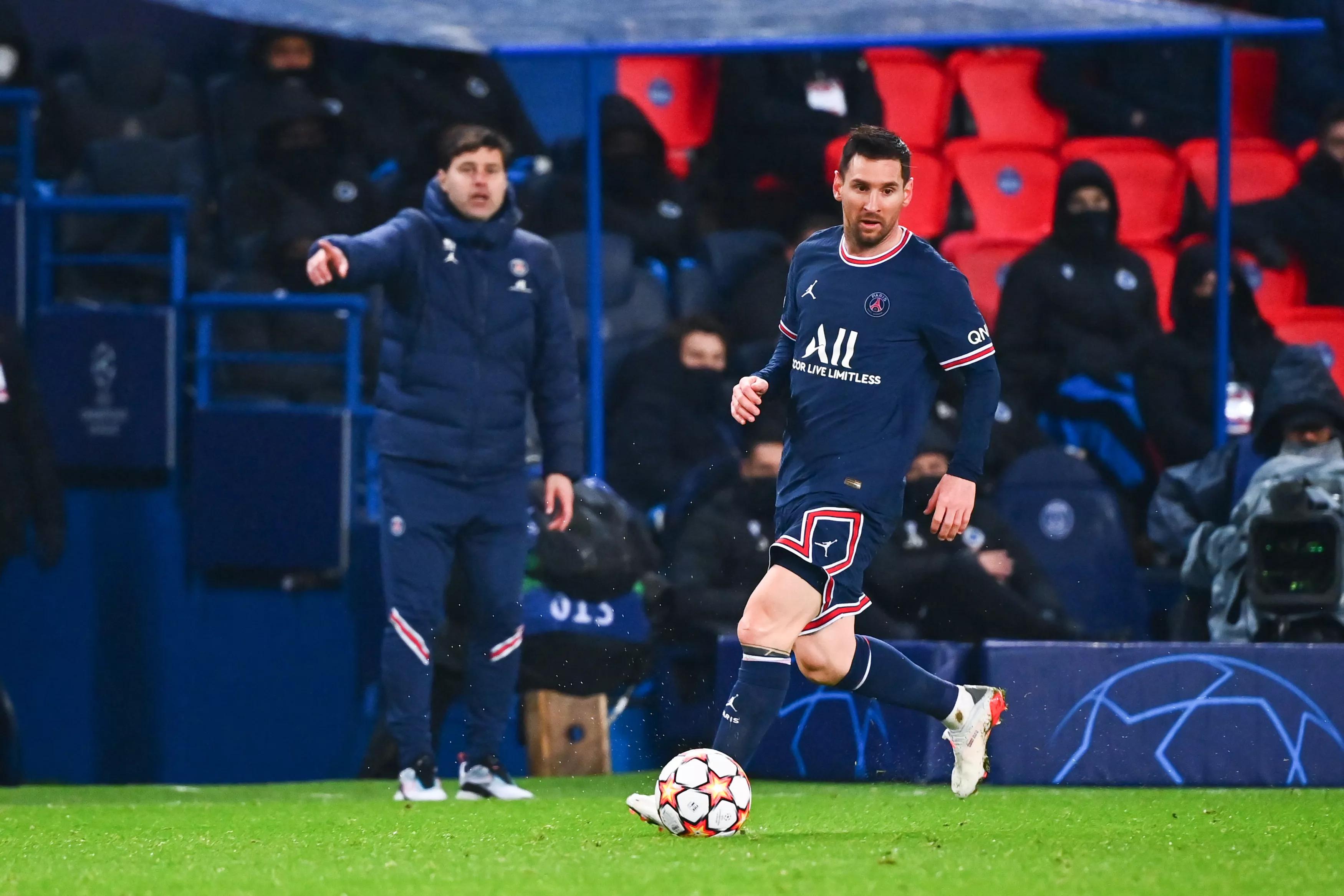 transform-3e2074f9-ec79-4f74-ac54-a776fa021fde-Mauricio-POCHETTINO-head-coach-of-PSG-and-Lionel-MESSI-of-PSG-during-the-UEFA-Champions-League-match-between-Paris-Saint-Germain-and-Club-Brugge-at-Parc-