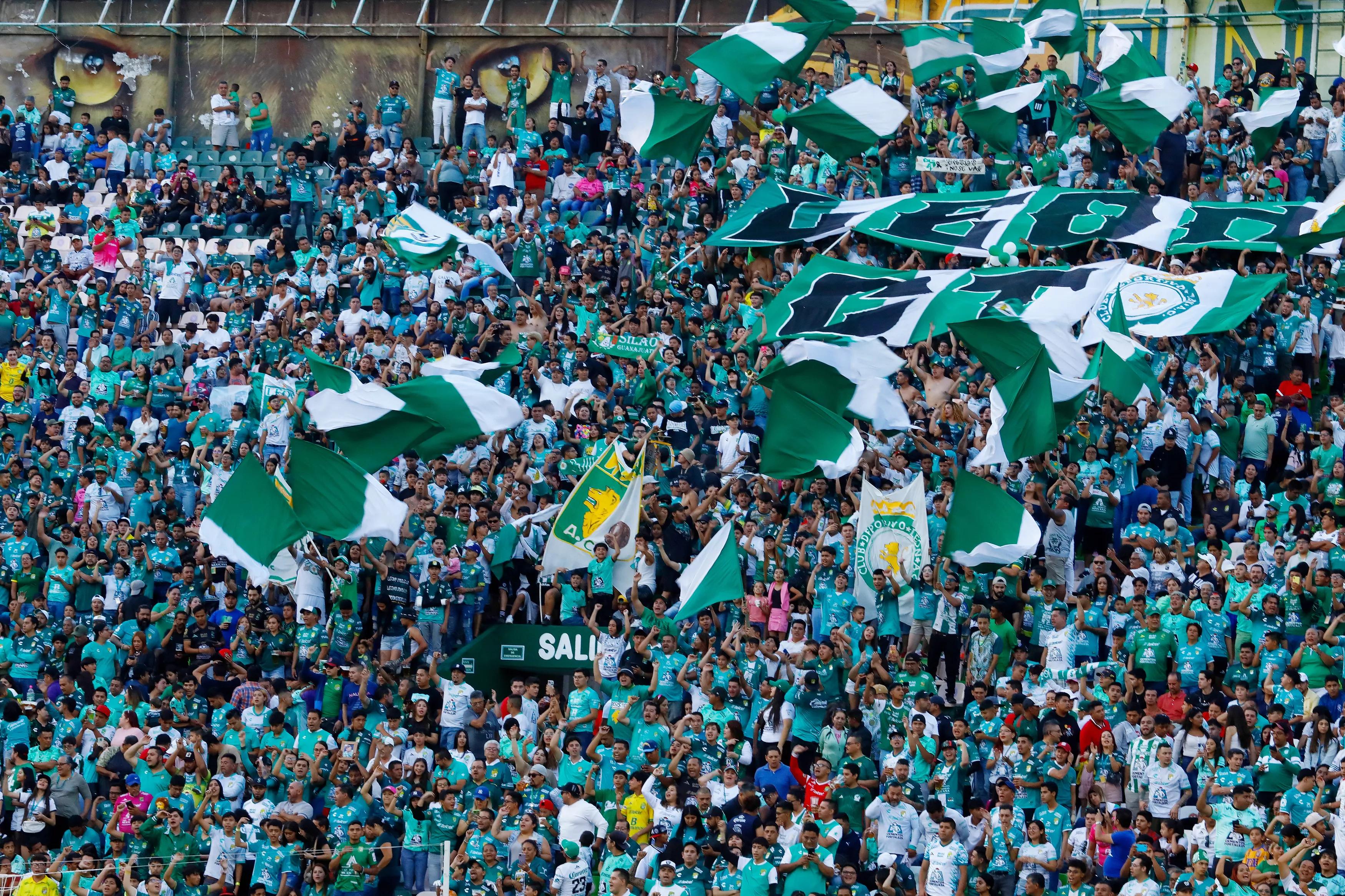 transform-de7f1972-5930-466d-8feb-2d2b20c2eb09-Leon-fans-cheer-during-the-match-between-Leon-and-Tigres-UANL-in-the-Torneo-Clausura-2023-Liga-MX-at-Leon-Stadium