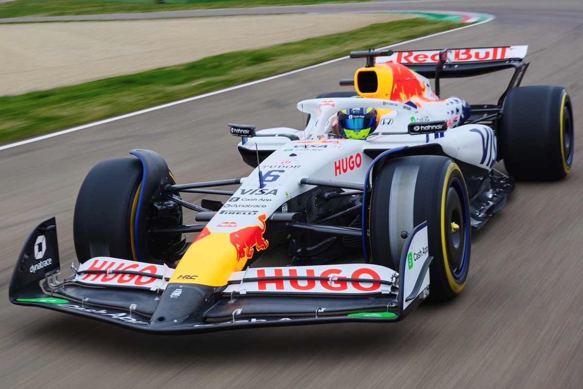 Isack Hadjar, Racing Bulls VCARB 02