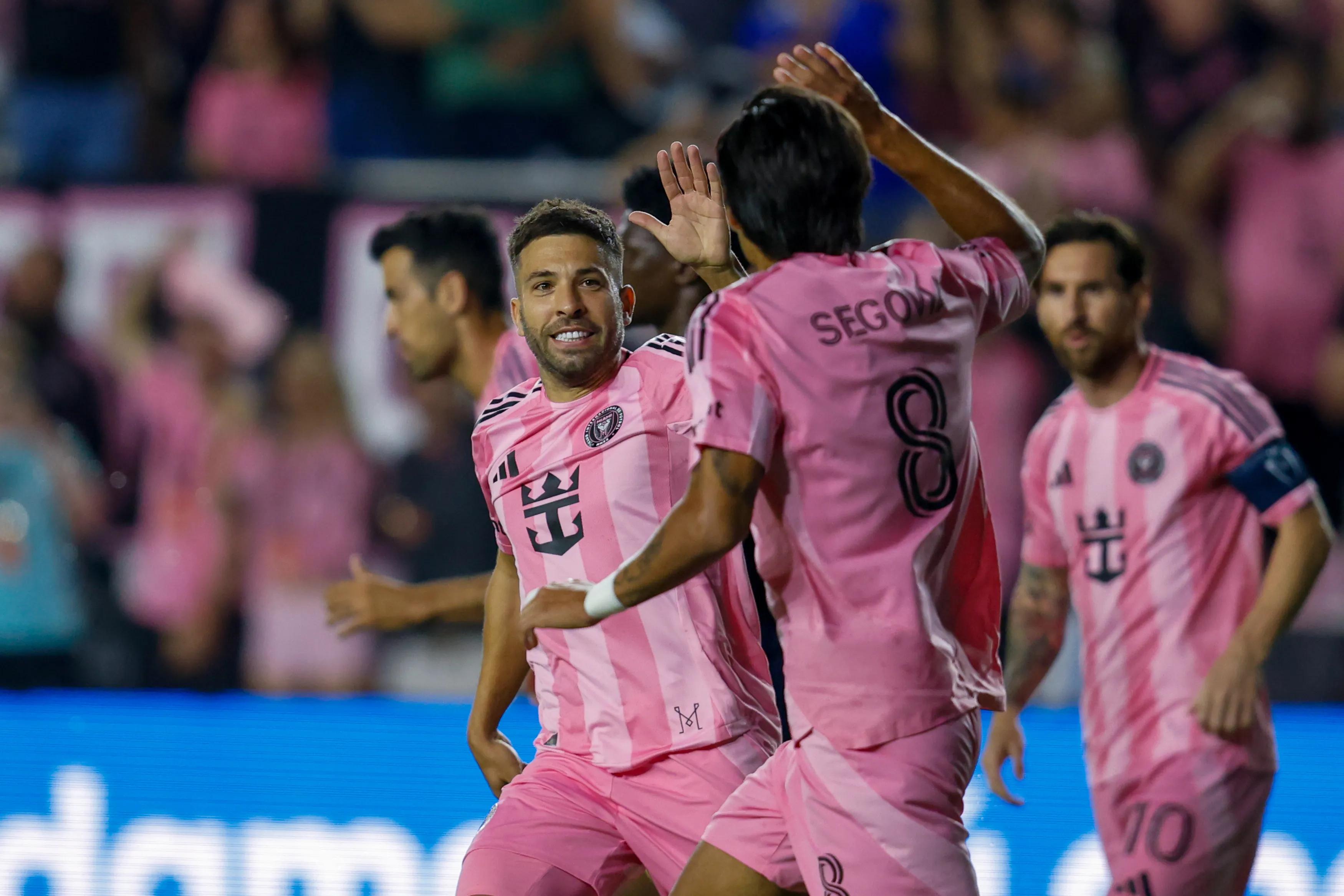 transform-ded55dd5-8a03-43df-a7c8-c7d1e90863f0-Jordi-Alba-and-Telasco-Segovia