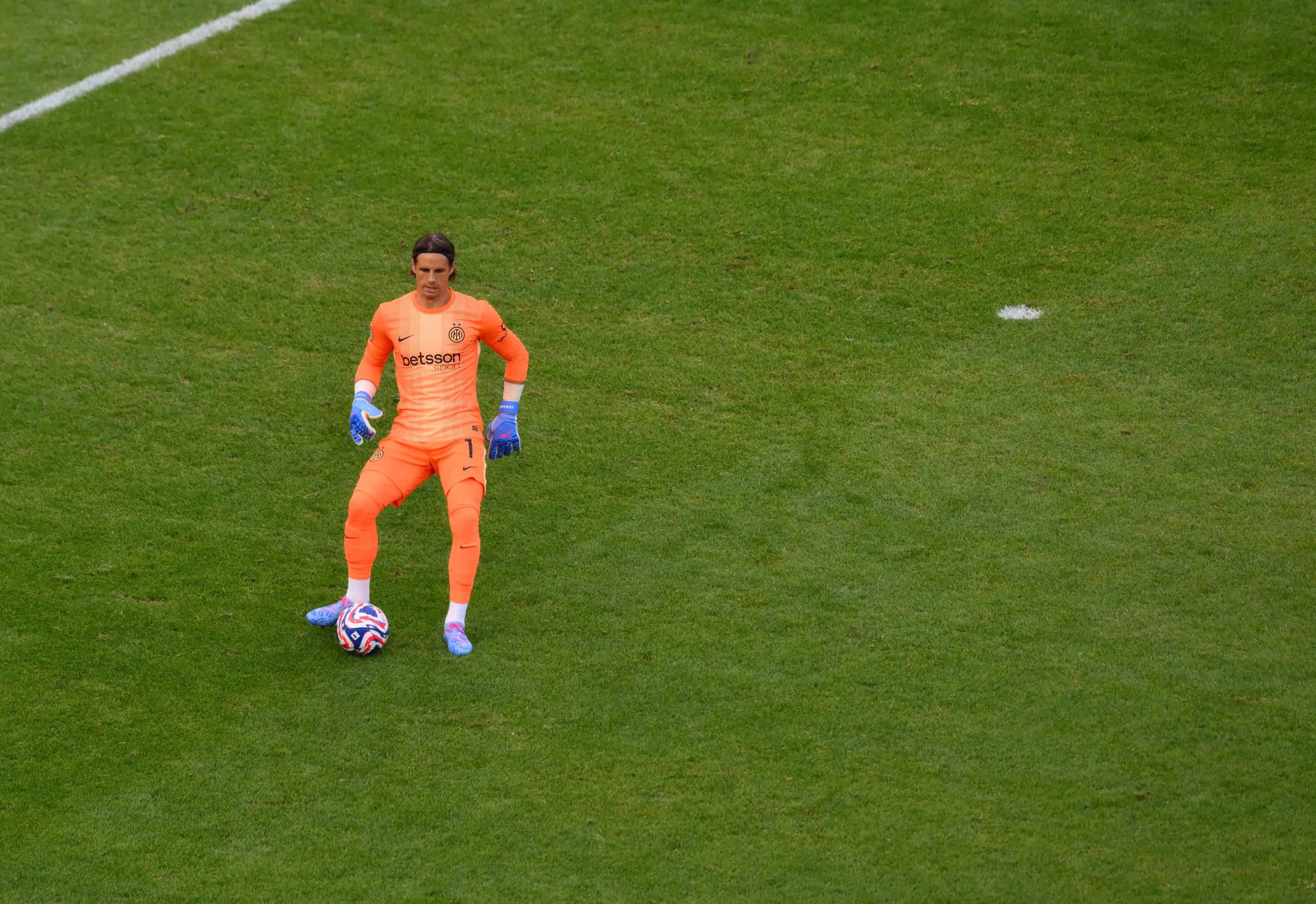 transform-abb2aee8-8243-48f6-bb0d-bf9b2a3521f3-Yann-Sommer-during-Club-World-Cup