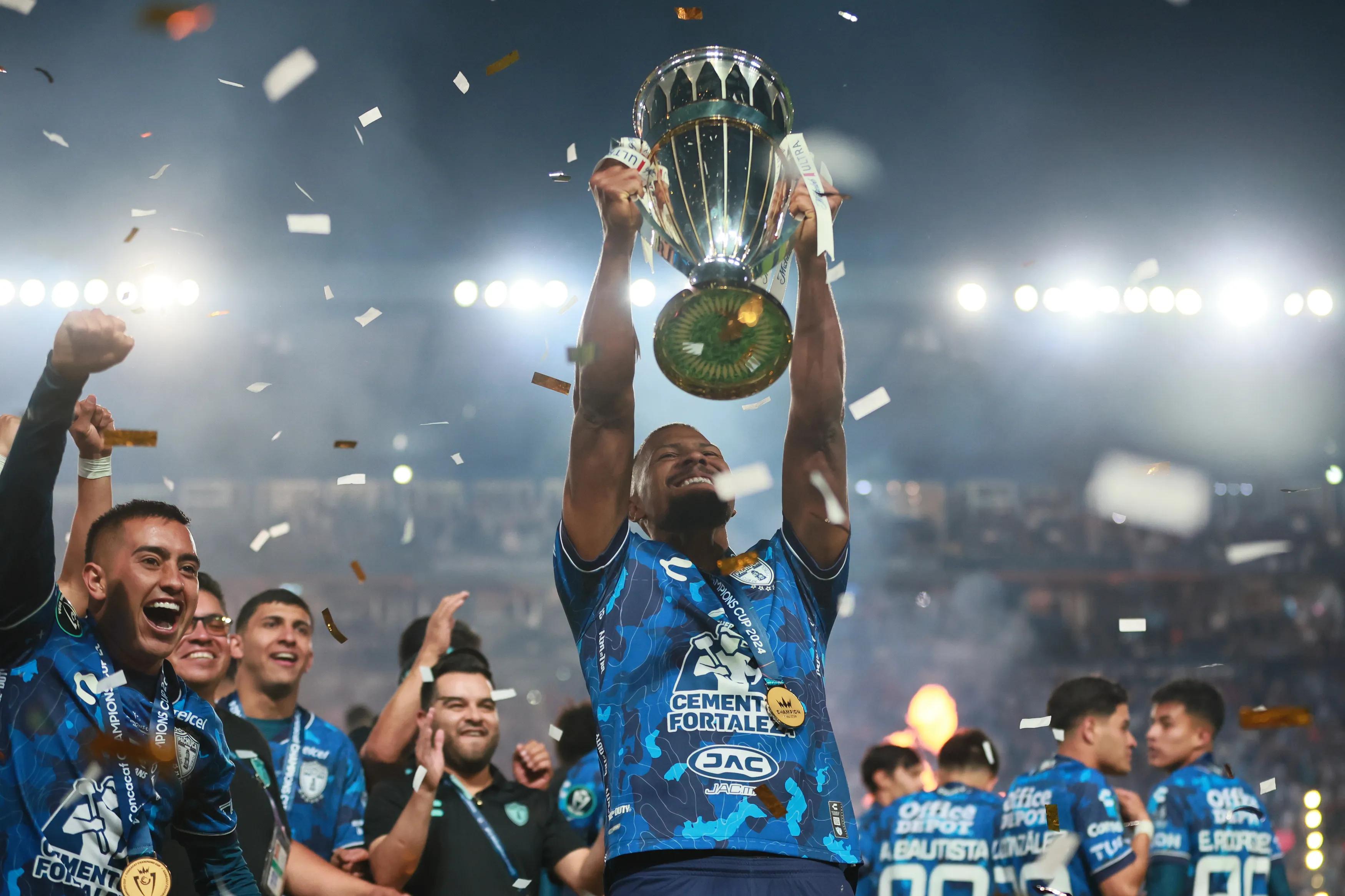 transform-66d625fd-3320-4490-a9d0-4997aa2bec7d-Salomon-Rondon-of-Pachuca-lifts-the-2024-Concacaf-Champions-Cup-trophy