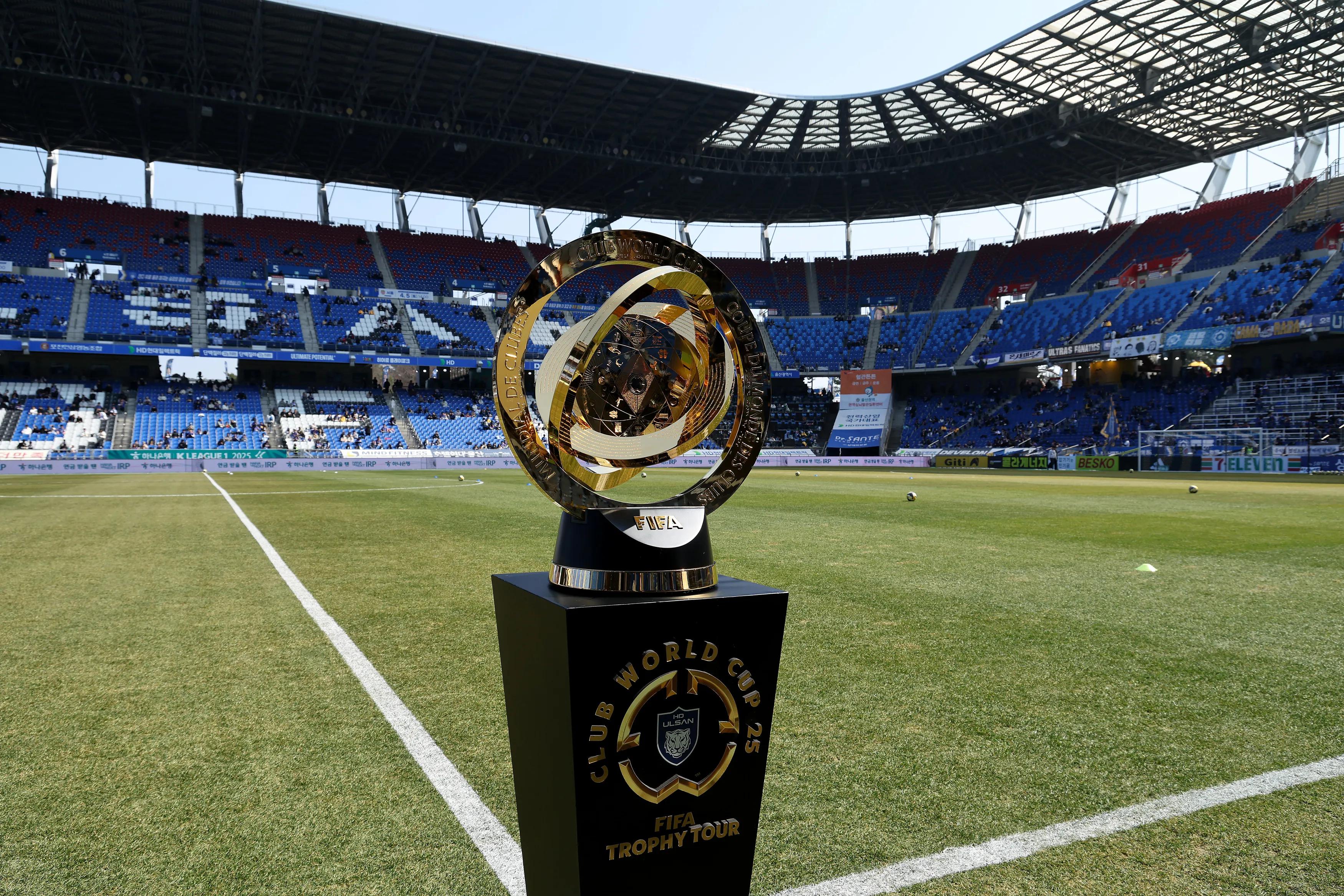 transform-fab715be-c8f8-4e5a-ab25-2aaff7c45cbb-FIFA-Club-World-Cup-Trophy-Tour-Ulsan-Hyundai-FC-Day-2