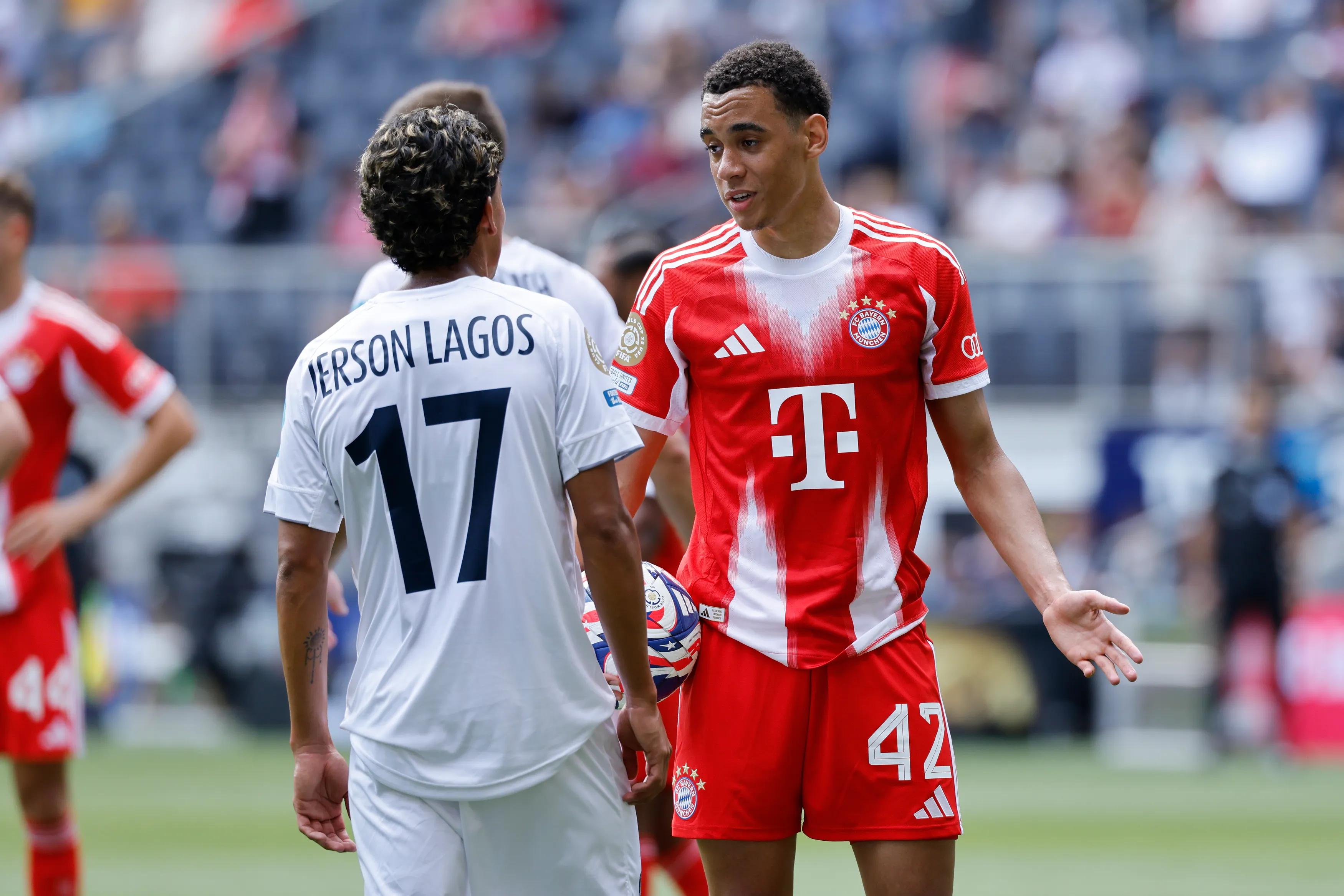 transform-698377cb-d8e3-4357-a1f6-7dcb02b83aa7-Jerson-Lagos-talks-with-Jamal-Musiala-during-a-match-between-Auckland-City-and-Bayern-Munich-at-the-FIFA-Club-World-Cup
