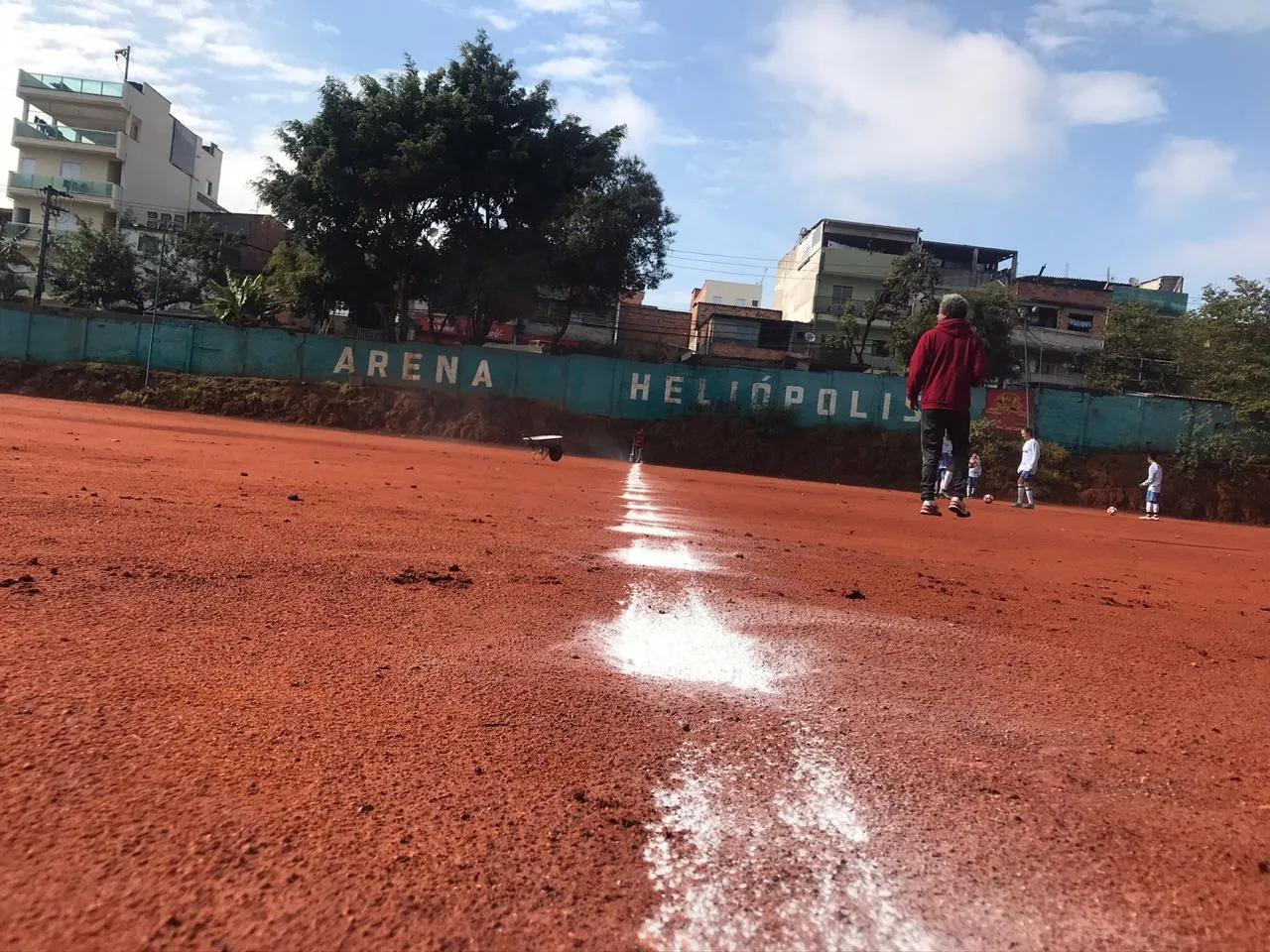 transform-6e4a0618-cad1-4643-8db2-dfc619033d8d-SE-Palmeiras-Academy-uses-dirt-football-fields-in-their-Favela-Project