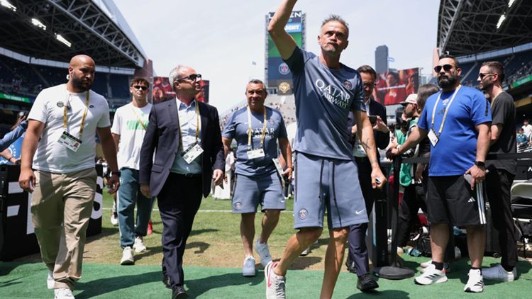 transform-e478c862-9dc4-464e-bc88-9293d2e2fcd8-Luis-Enrique-celebrates-after-game