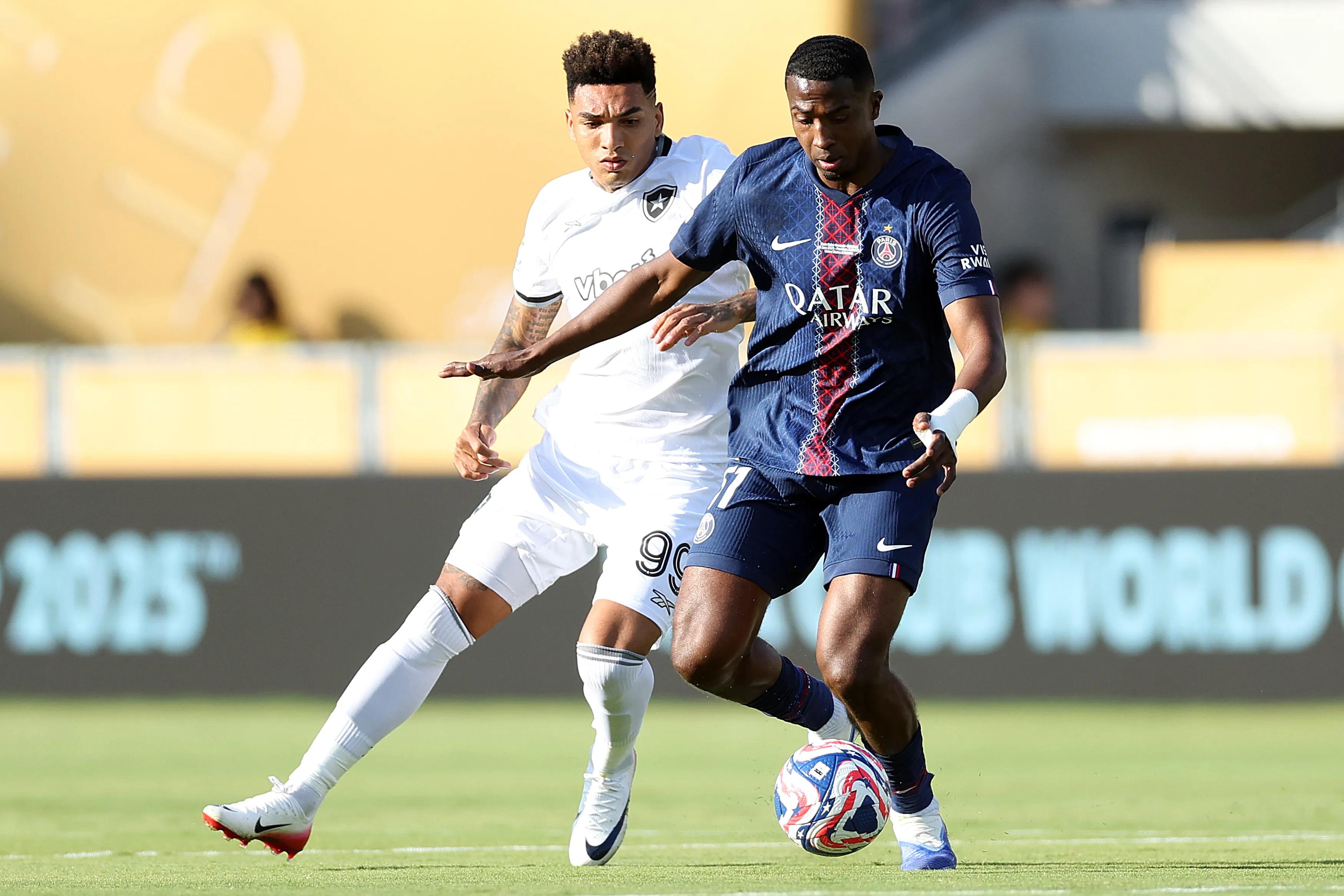 transform-56df4623-a0ca-4819-b368-3ffcbfaf0875-Igor-Jesus-L-of-Botafogo-challenges-Willian-Pacho-R-of-PSG-during-the-2025-FIFA-Club-World-Cup-match-on-June-19-2025