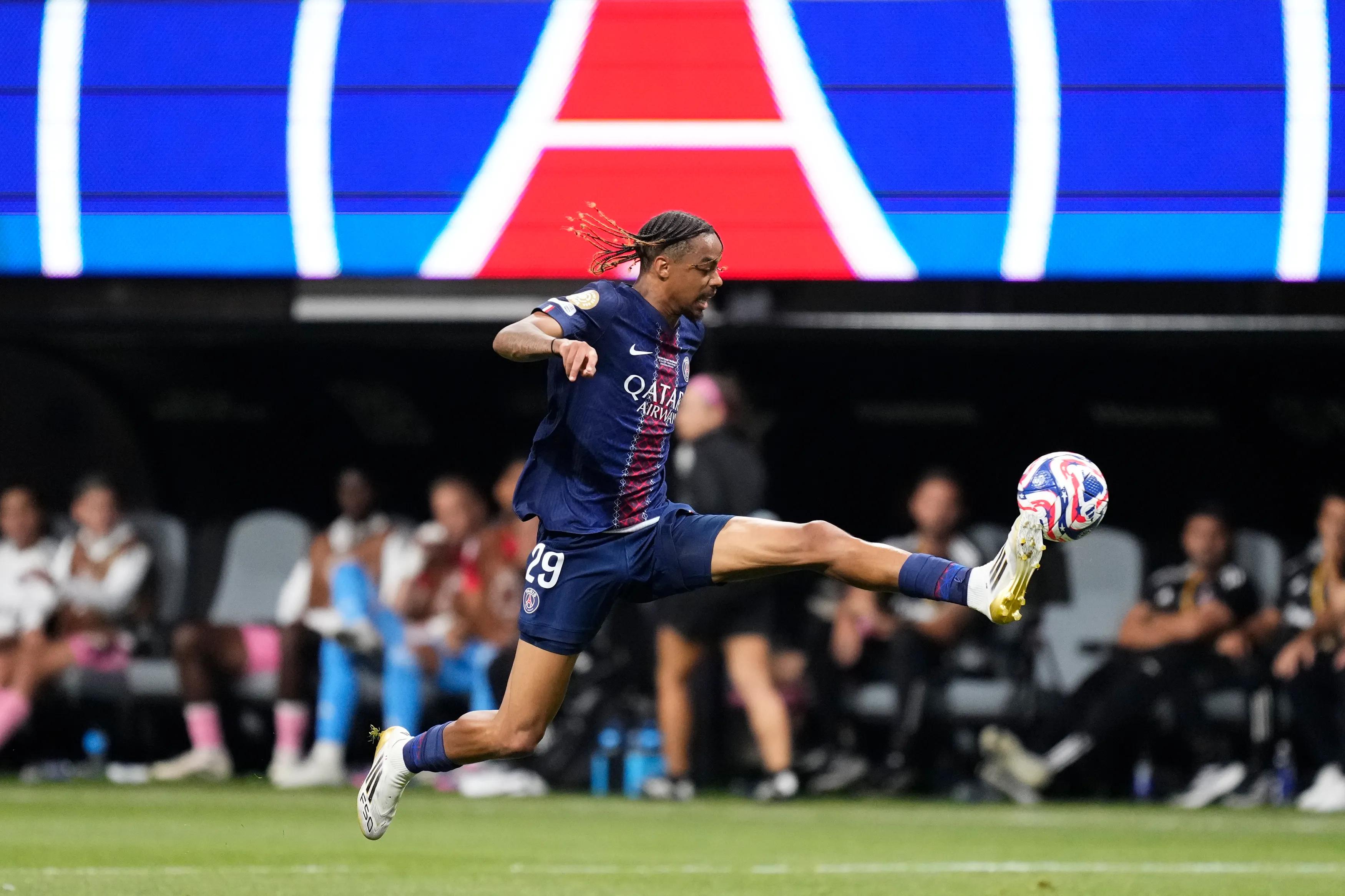 transform-f49817ca-8f52-4057-8653-03196cbb71a9-Bradley-Barcola-left-winger-of-PSG-and-France-controls-the-ball-during-the-FIFA-Club-World-Cup-2025-round-of-16-match-between-Paris-Saint-Germain-and-Int