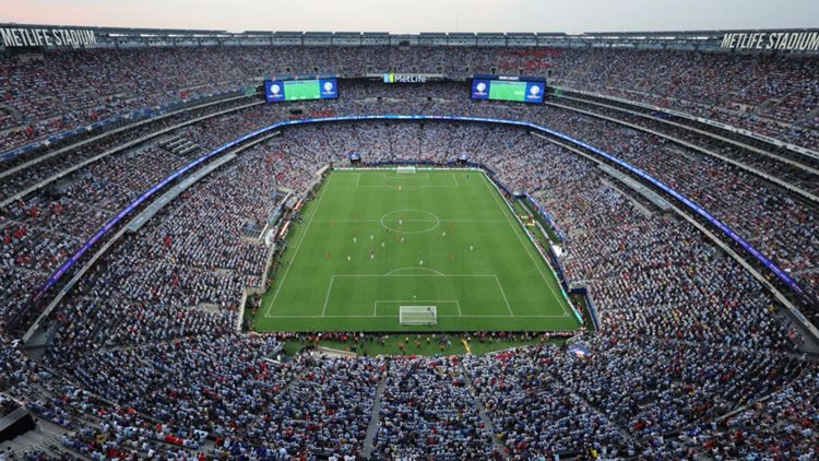 transform-931fdcec-f7f8-4301-88c8-74d46568eb6e-FWC-2026-MetLife-Stadium-football-300824