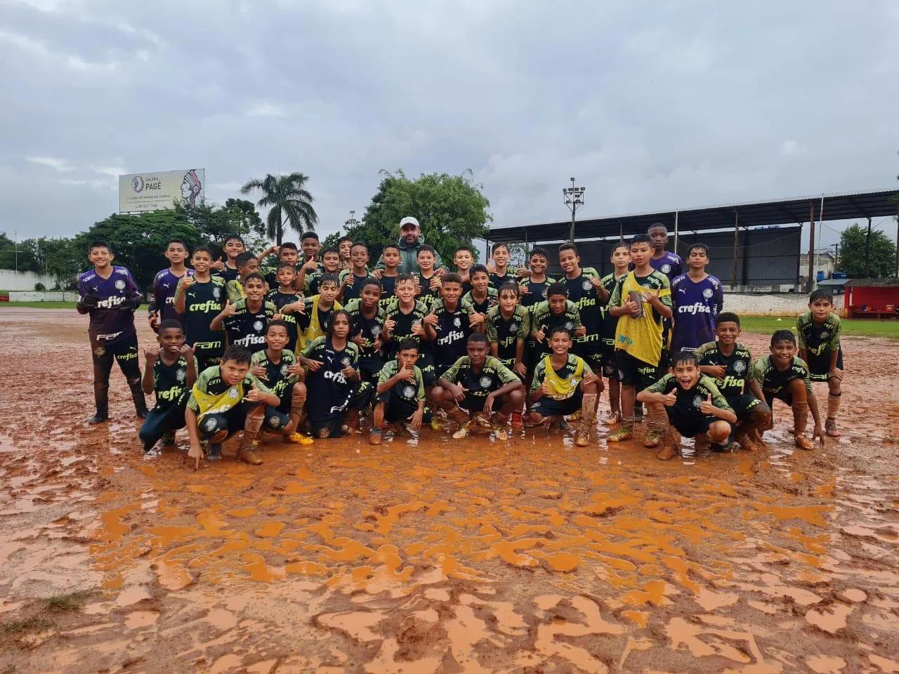 transform-8948f147-931e-48b2-a2ee-cb9a8b430fb2-Pameiras-Academy-players-get-together-in-their-Favela-Project