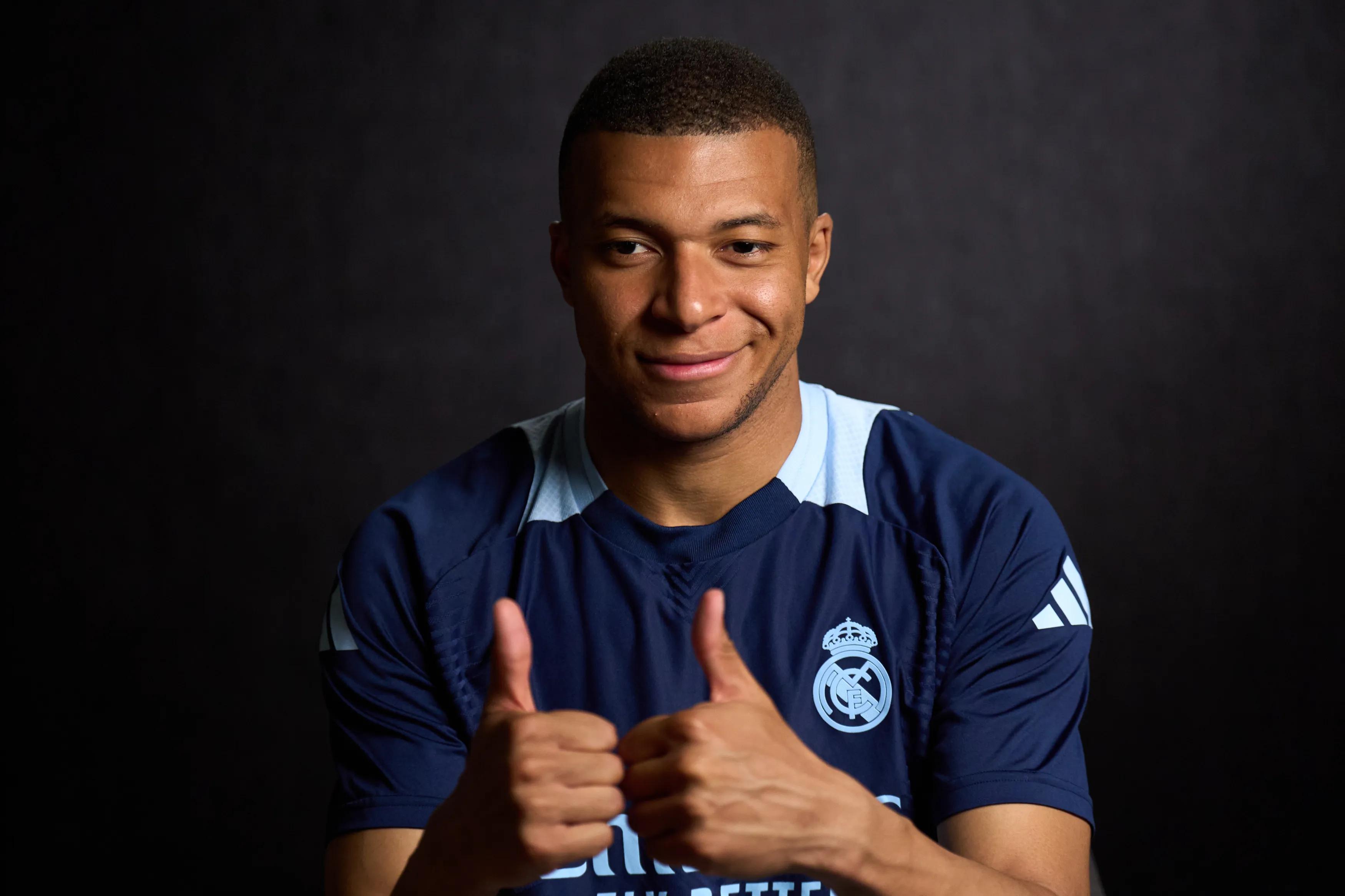 transform-1164531a-d1c0-4058-8578-51eaccb01a53-Kylian-Mbappe-poses-during-a-Real-Madrid-FIFA-access-day-event