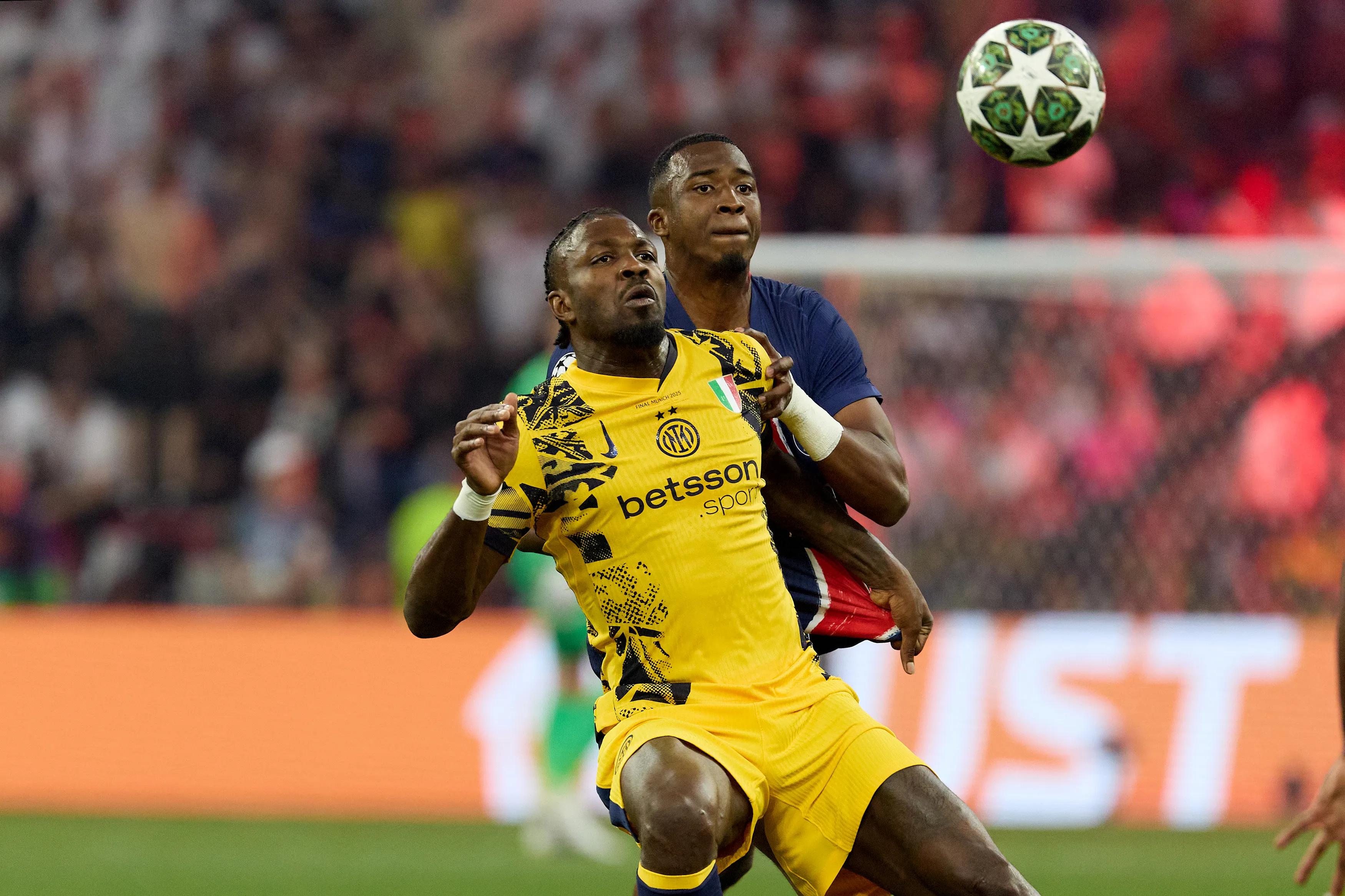 transform-af1c6788-fb27-4f41-a212-06159f62c1d3-William-Pacho-playing-for-Ecuador