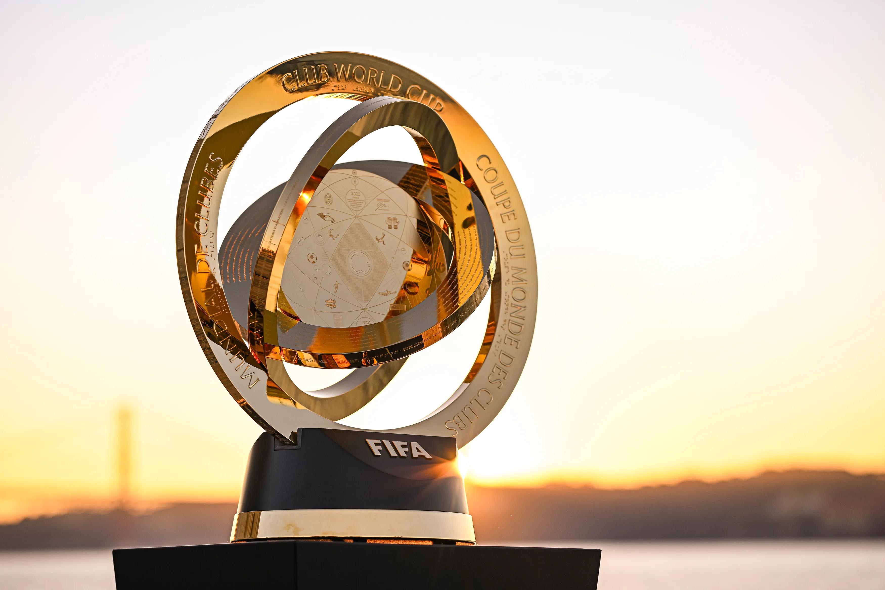 transform-da7b565e-167a-4cae-8e40-cfb5db016a1d-FIFA-Club-World-Cup-Trophy-Tour-Benfica-Day-2