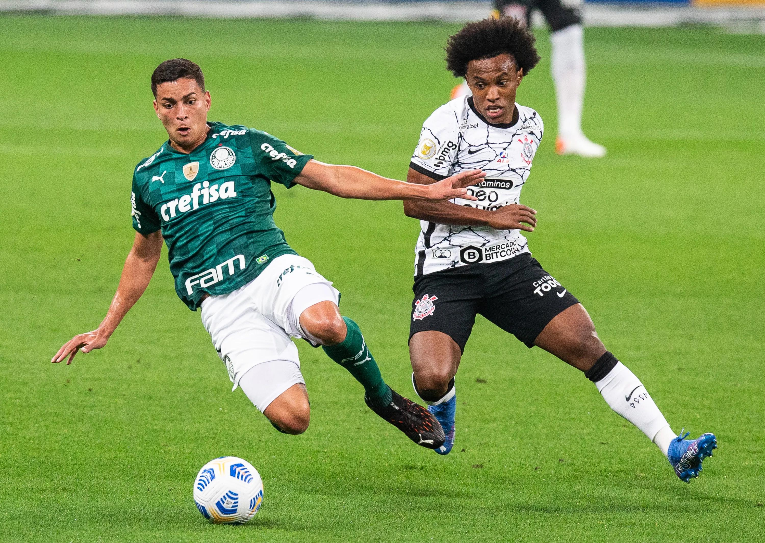 transform-92e40e83-30ed-410e-9c5b-a219023f7adf-Brazilian-winger-Willian-during-a-match-between-Corinthians-and-Palmeiras-1