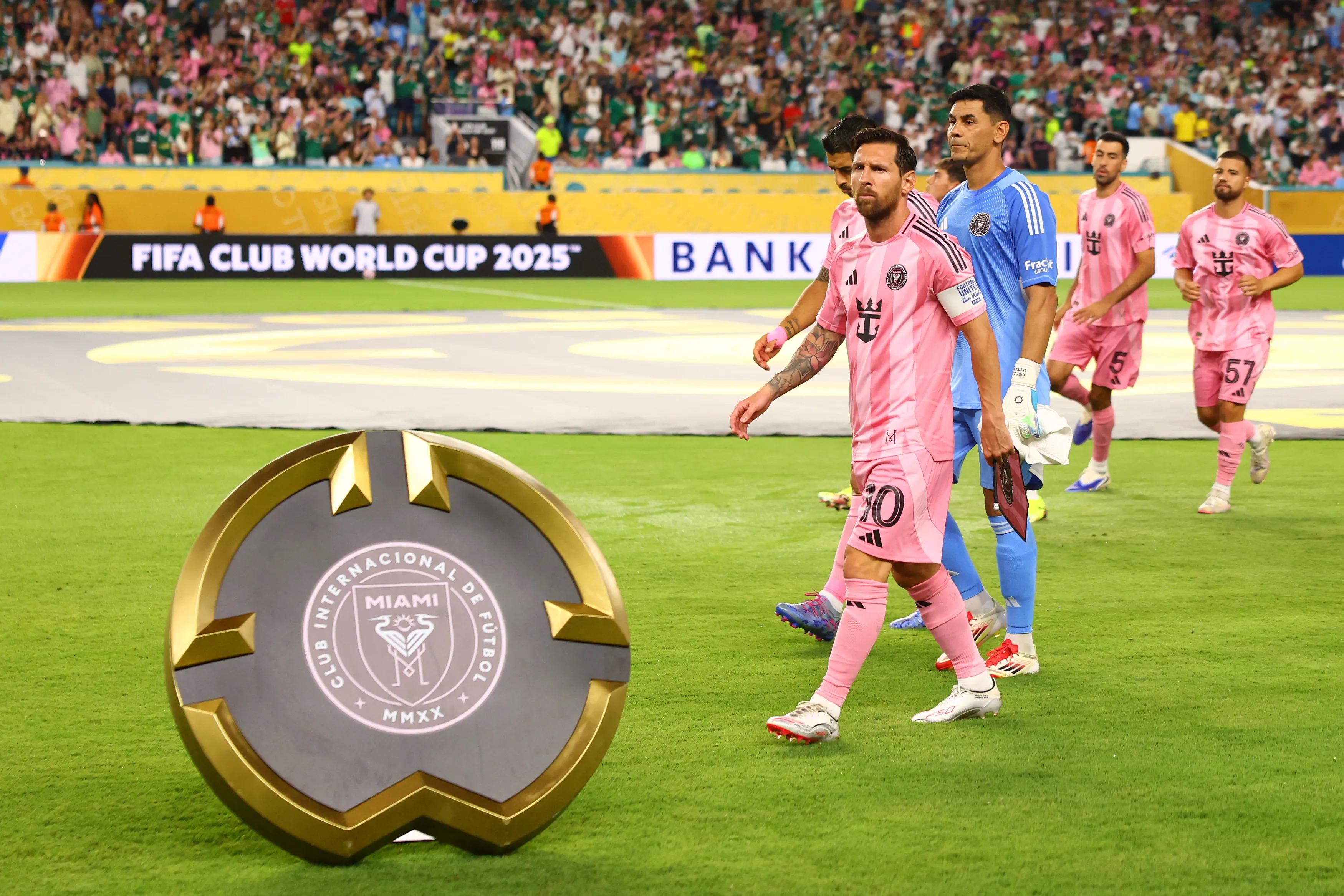 transform-f93a94f6-0cca-49e5-9375-6fedbc809f2c-Leo-Messi-trophy