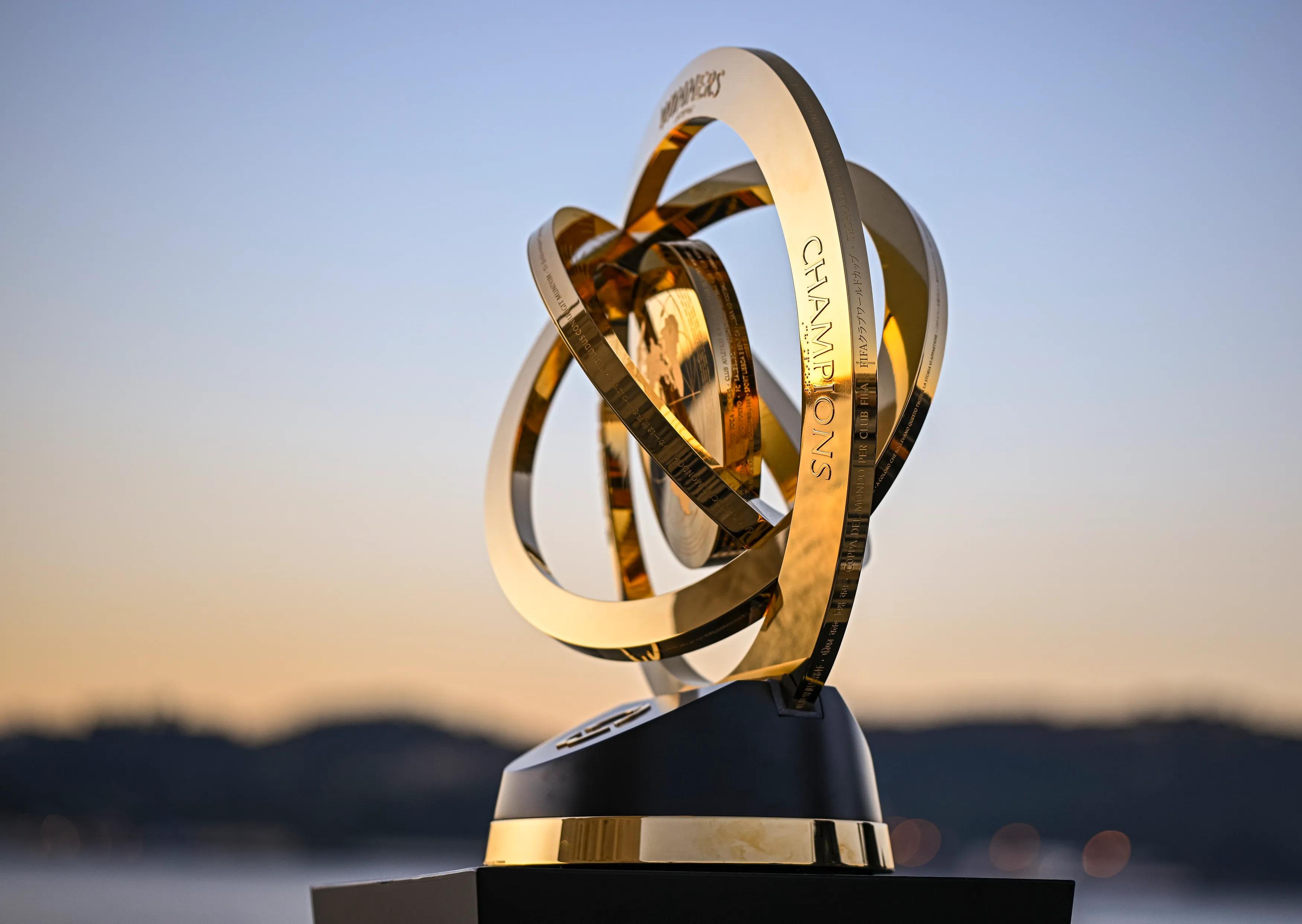 transform-0a03dd31-df15-4ce8-85e5-4ba387574357-FIFA-Club-World-Cup-Trophy-Tour-Benfica-Day-2