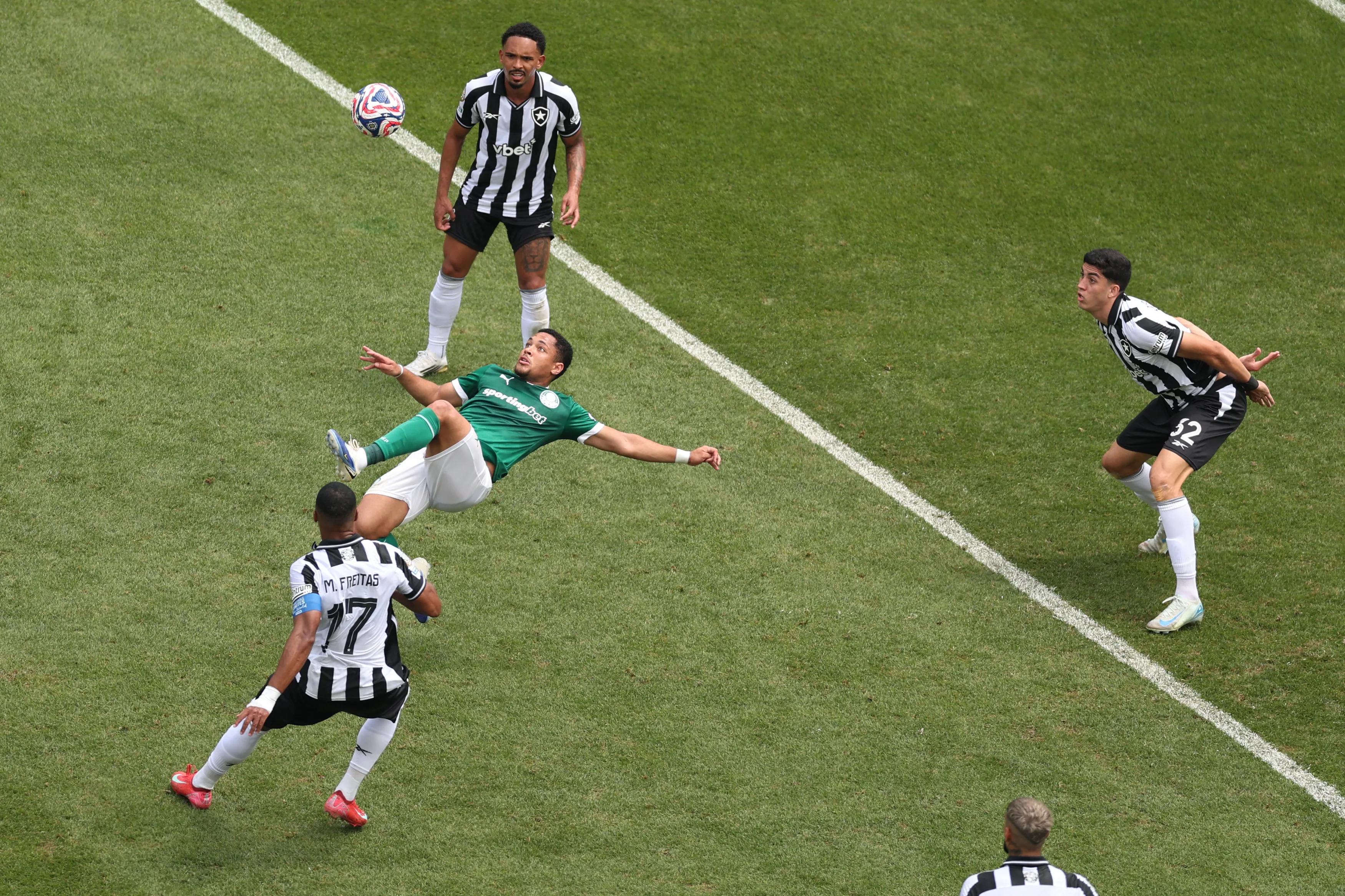 transform-13e67c44-d016-470b-8468-99a79ea6cc79-Vitor-Roque-Bicycle-Kick-against-Botafogo