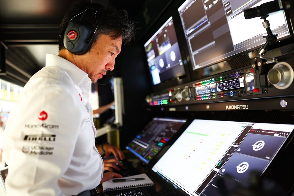 images-mgl-2GzXKdr0-s1000-ayao-komatsu-haas-f1-team