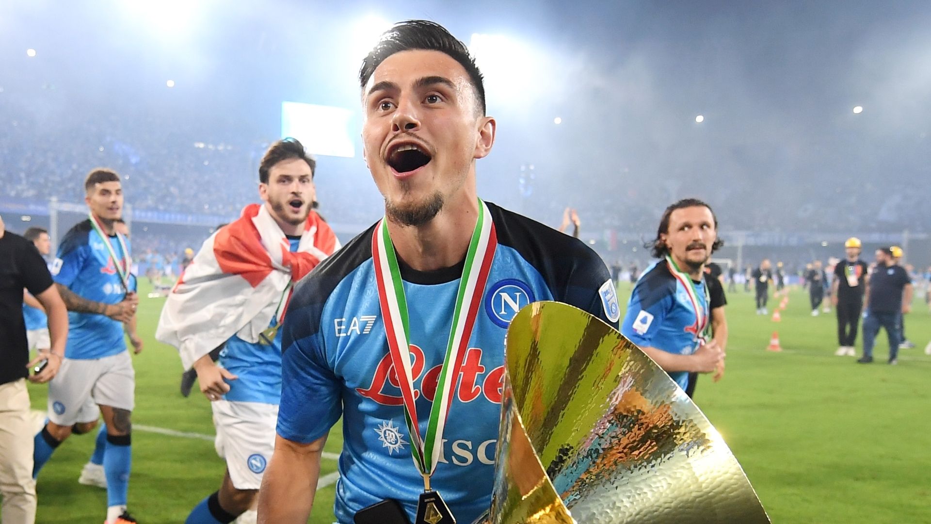 images-v3-bltbac0fcc5df2478ca-Elmas_Napoli