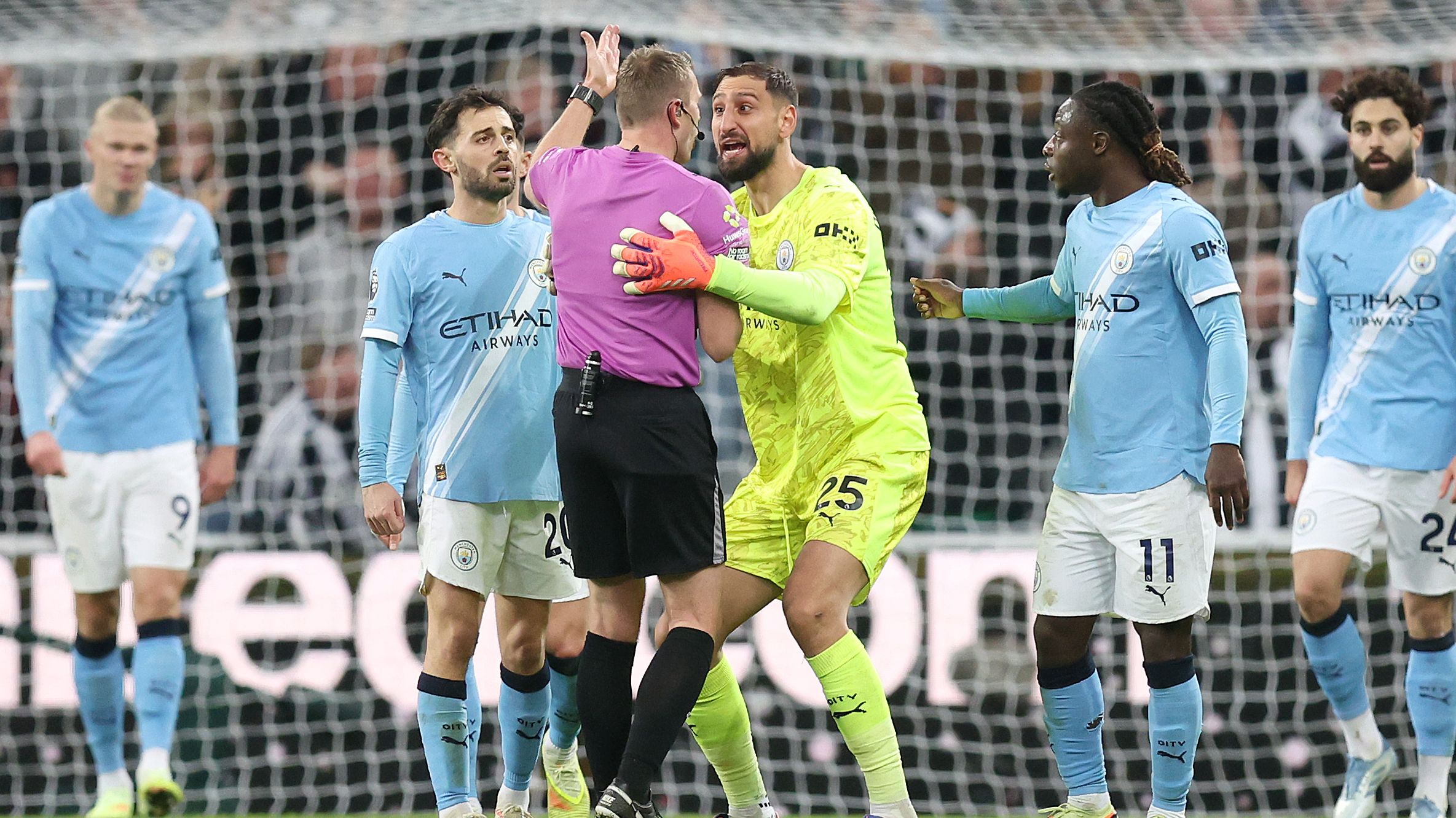 images-v3-getty-2247961998-crop-MM5DEMZWHE5DCMZTGI5G433XMU5DKMZ2GQ4TE===-GettyImages-2247961998