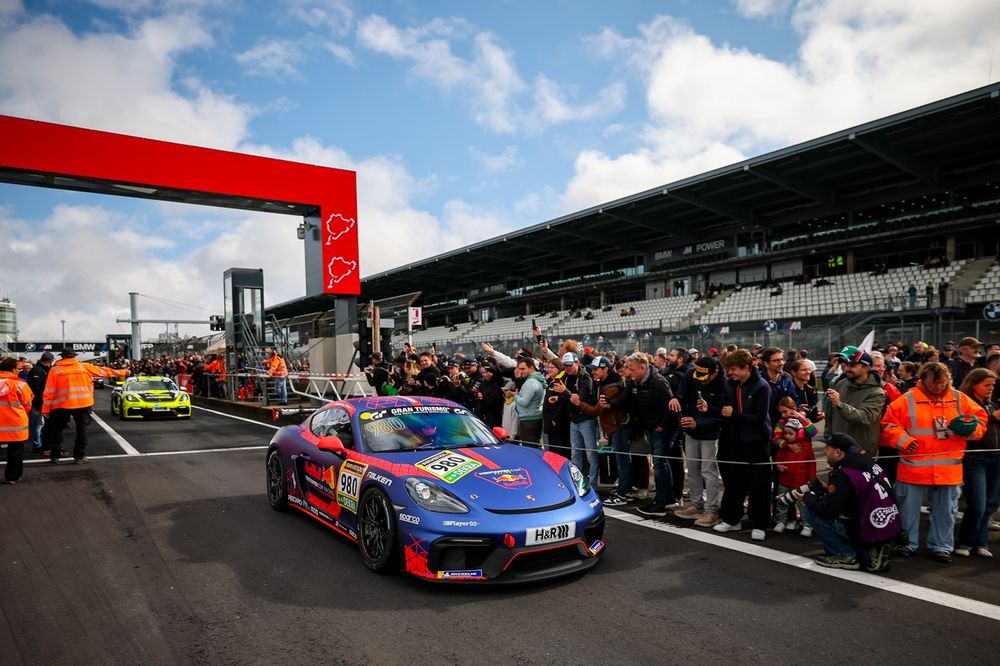 images-mgl-2eAKGv12-s1000-980-lionspeed-gp-porsche-cayma