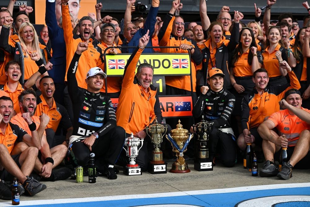 images-mgl-6D1y5G90-s1000-lando-norris-mclaren-oscar-pia