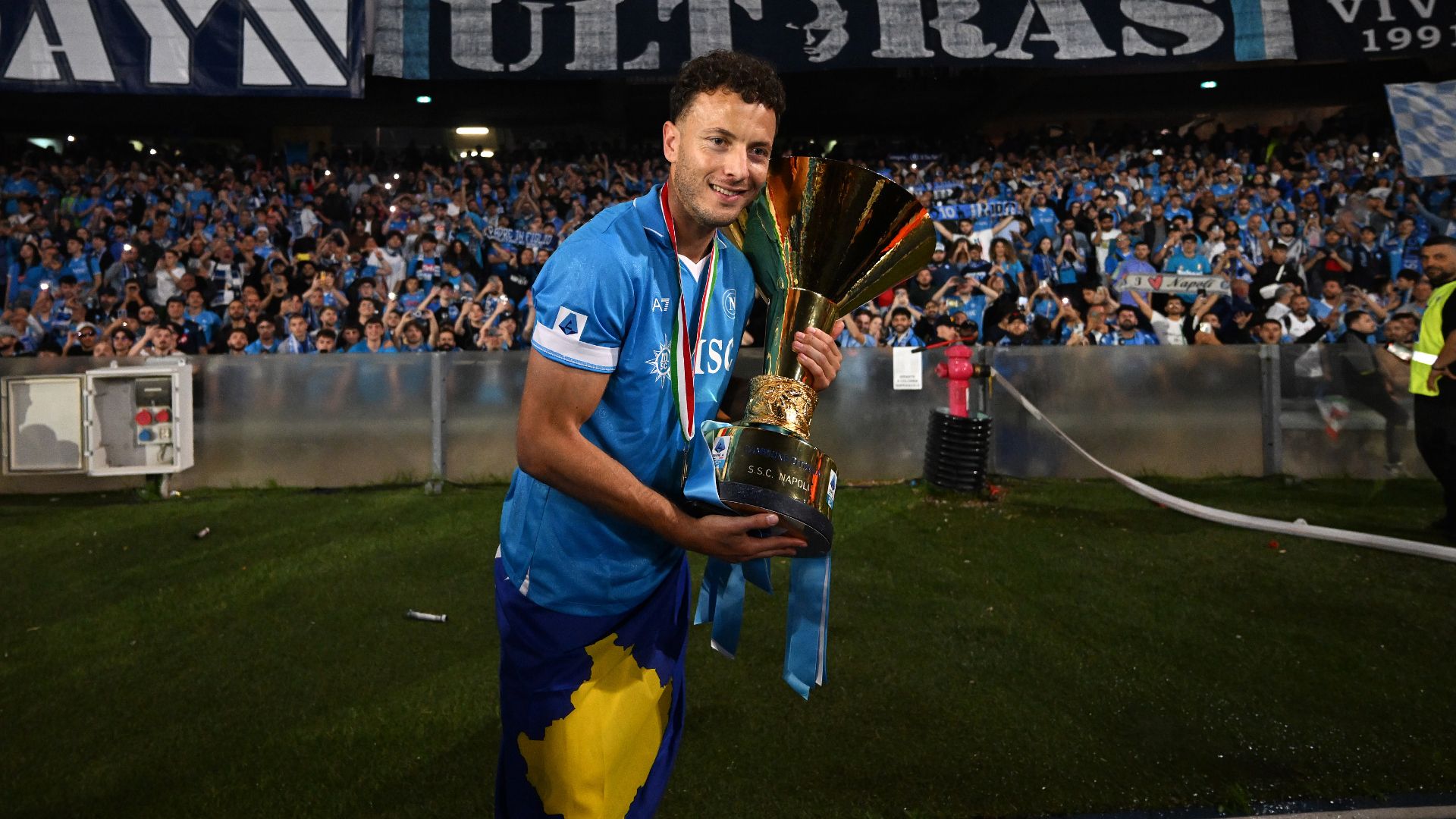 images-v3-bltef6f0930fc1c3404-Amir%20Rrahmani%20Napoli