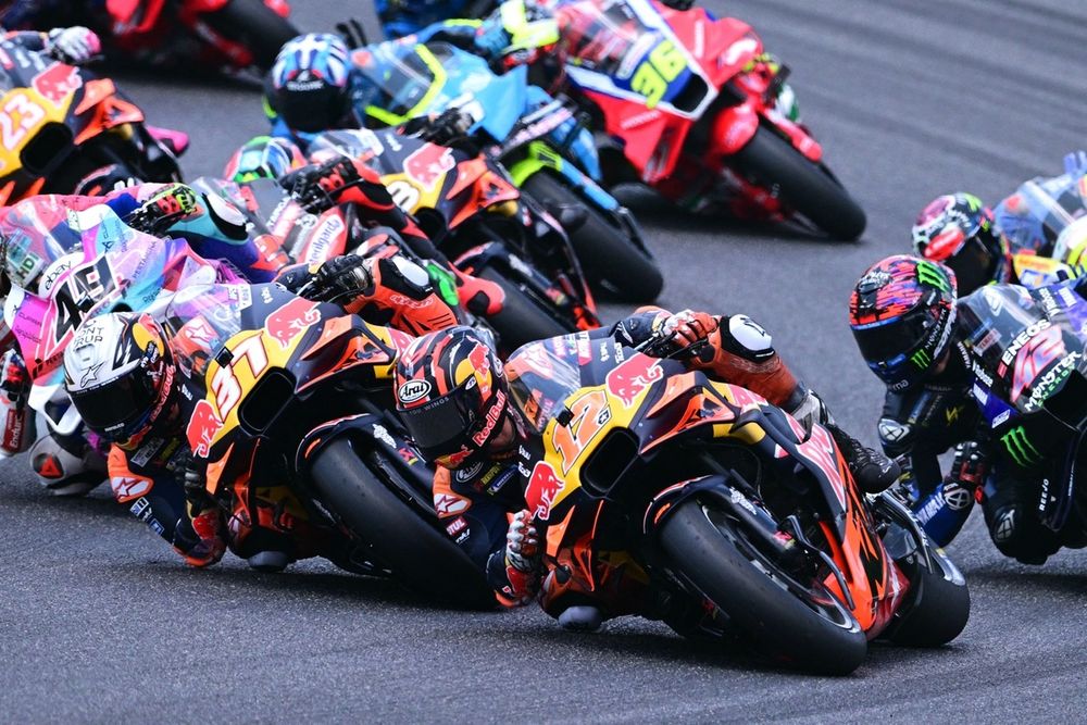 images-mgl-6l9r3PL0-s1000-maverick-vinales-red-bull-ktm-